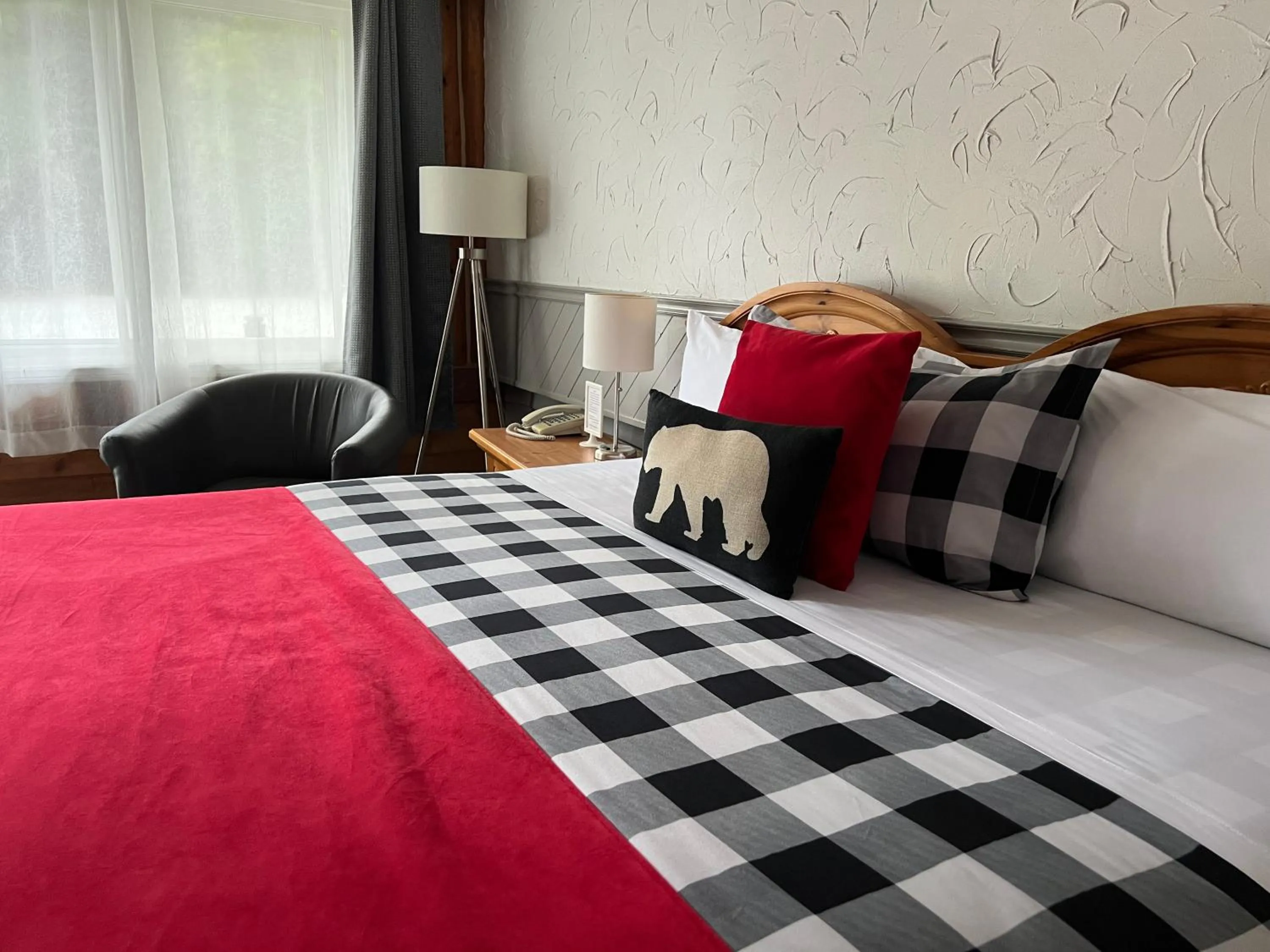 Bed in Mystic Isle Motel