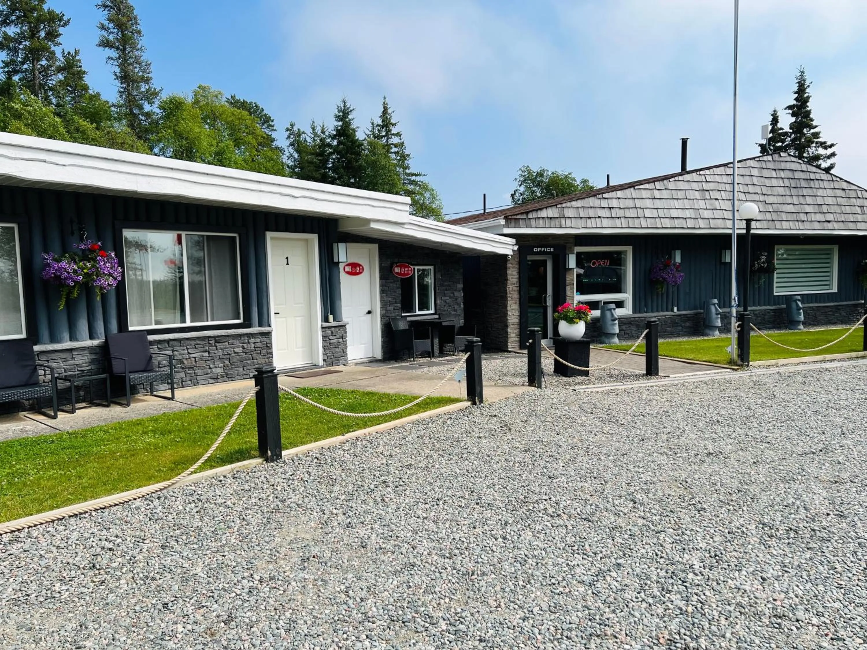 Property building in Mystic Isle Motel