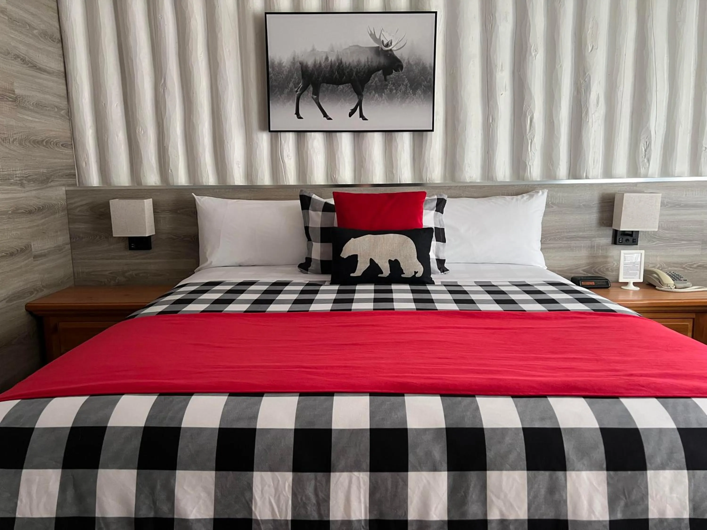 Bed in Mystic Isle Motel