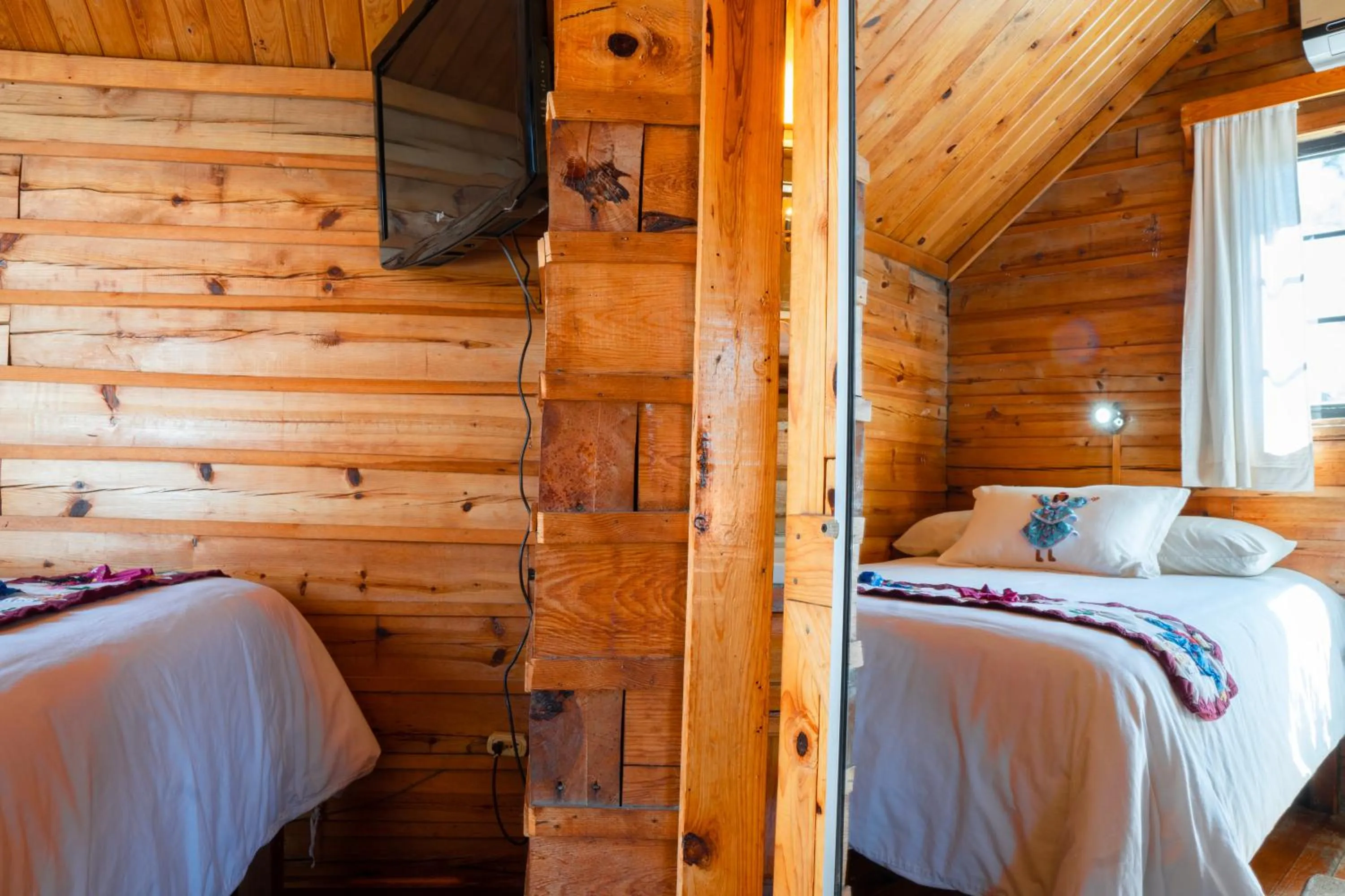 Bed in Villa Mexicana Creel Mountain Lodge