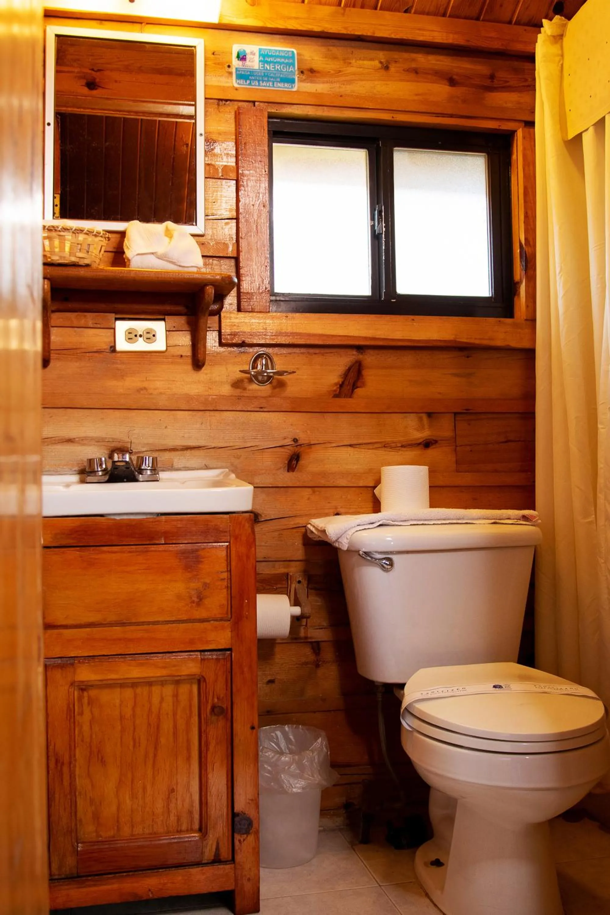 Bathroom in Villa Mexicana Creel Mountain Lodge