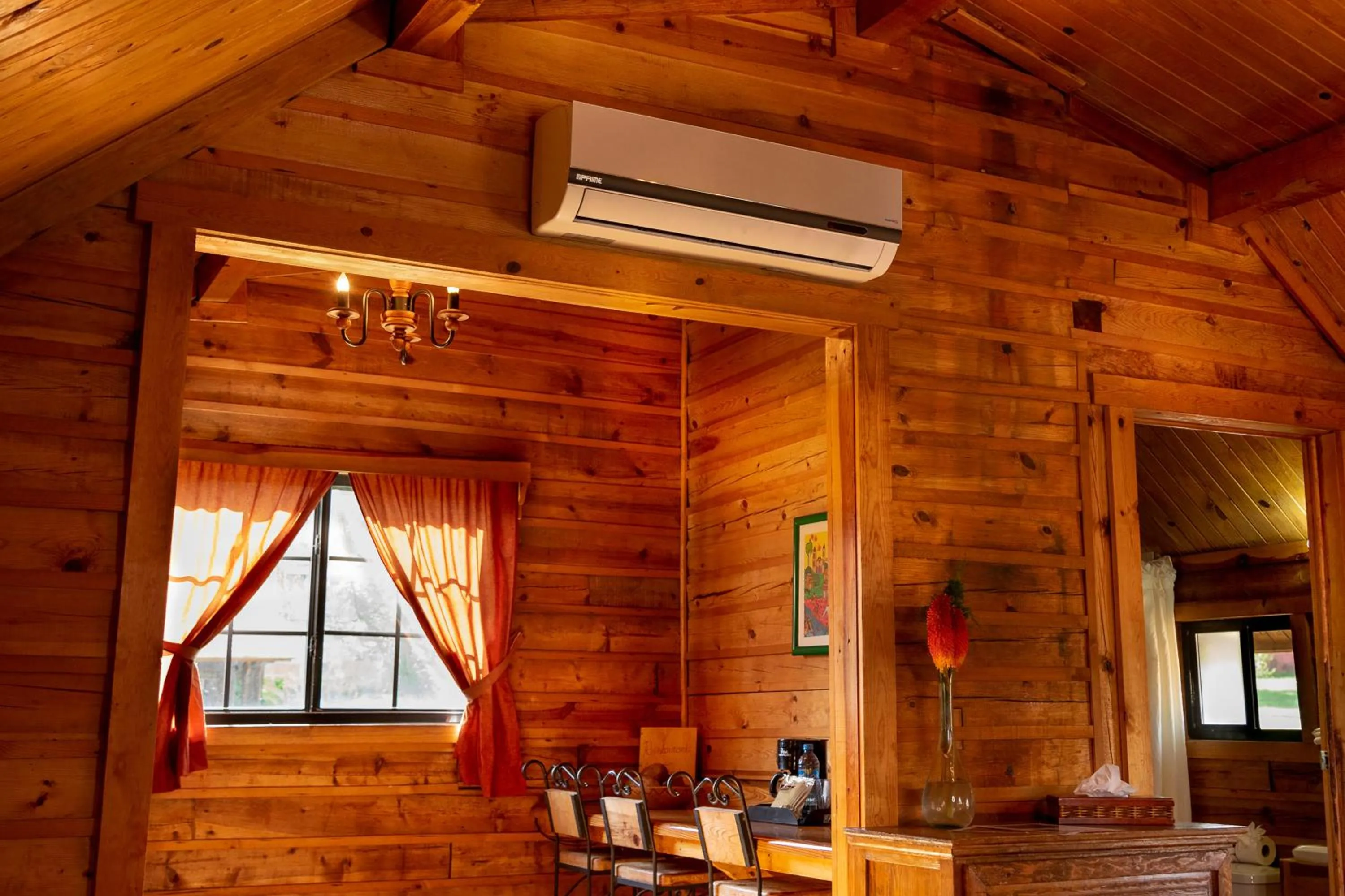 Dining area in Villa Mexicana Creel Mountain Lodge