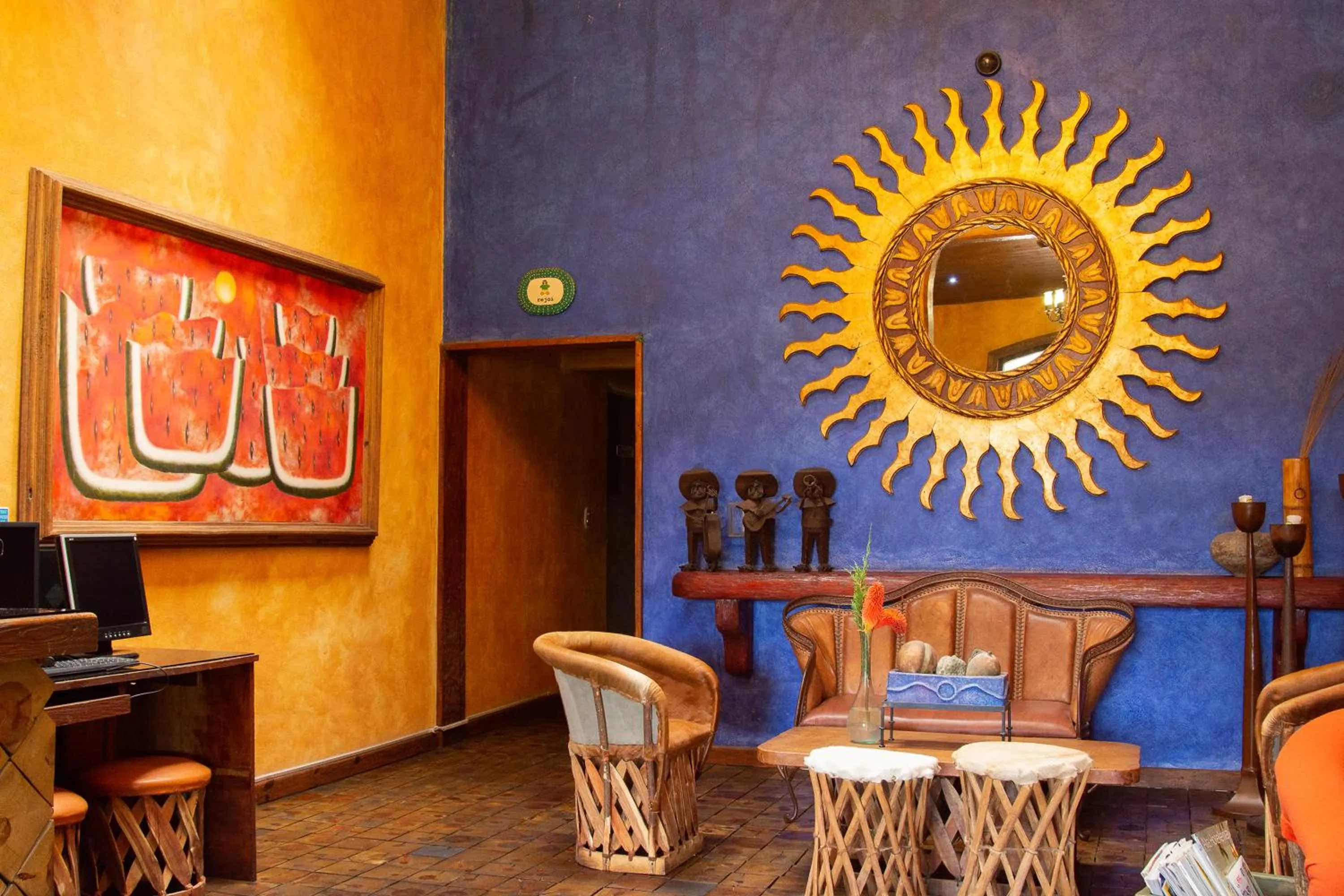 Living room in Villa Mexicana Creel Mountain Lodge