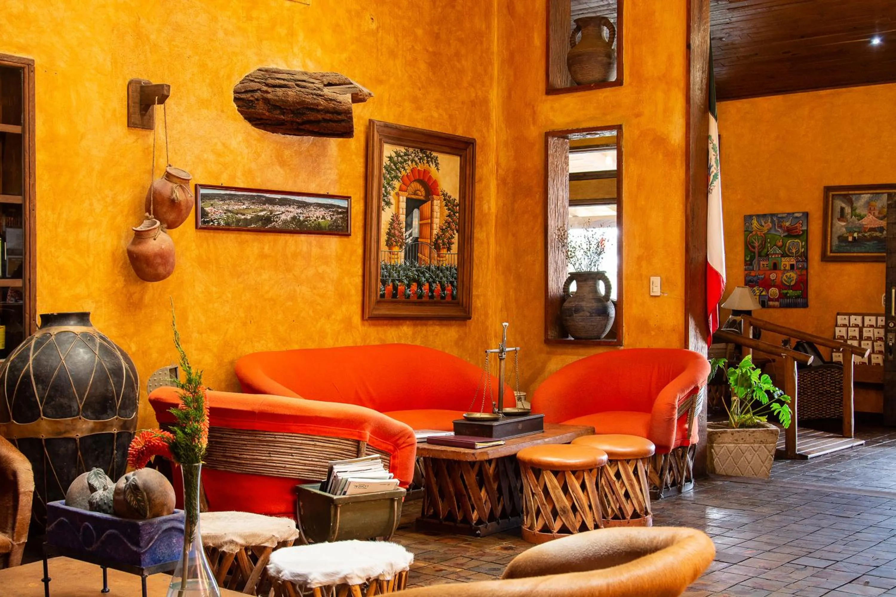 Living room in Villa Mexicana Creel Mountain Lodge