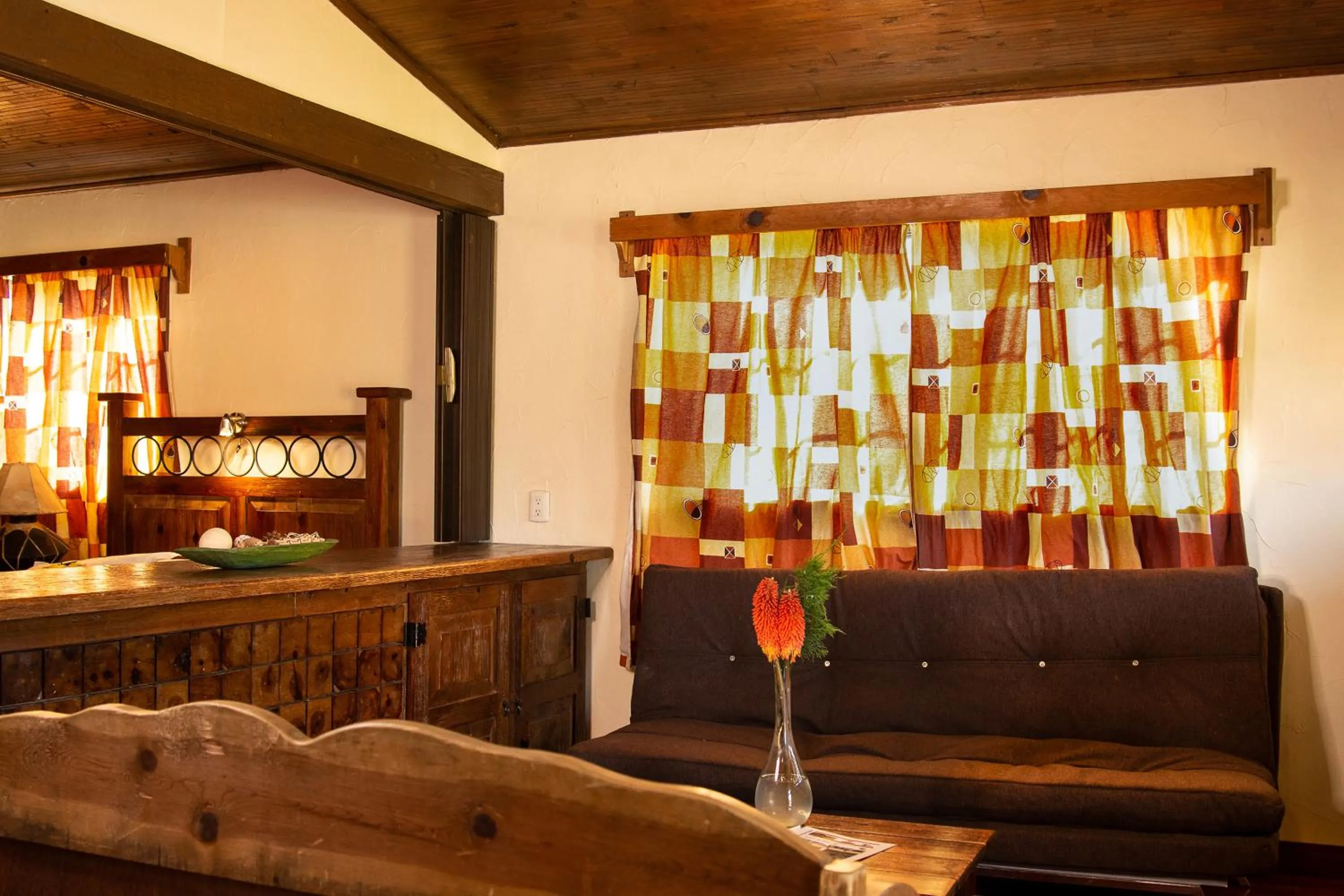 Lounge or bar in Villa Mexicana Creel Mountain Lodge
