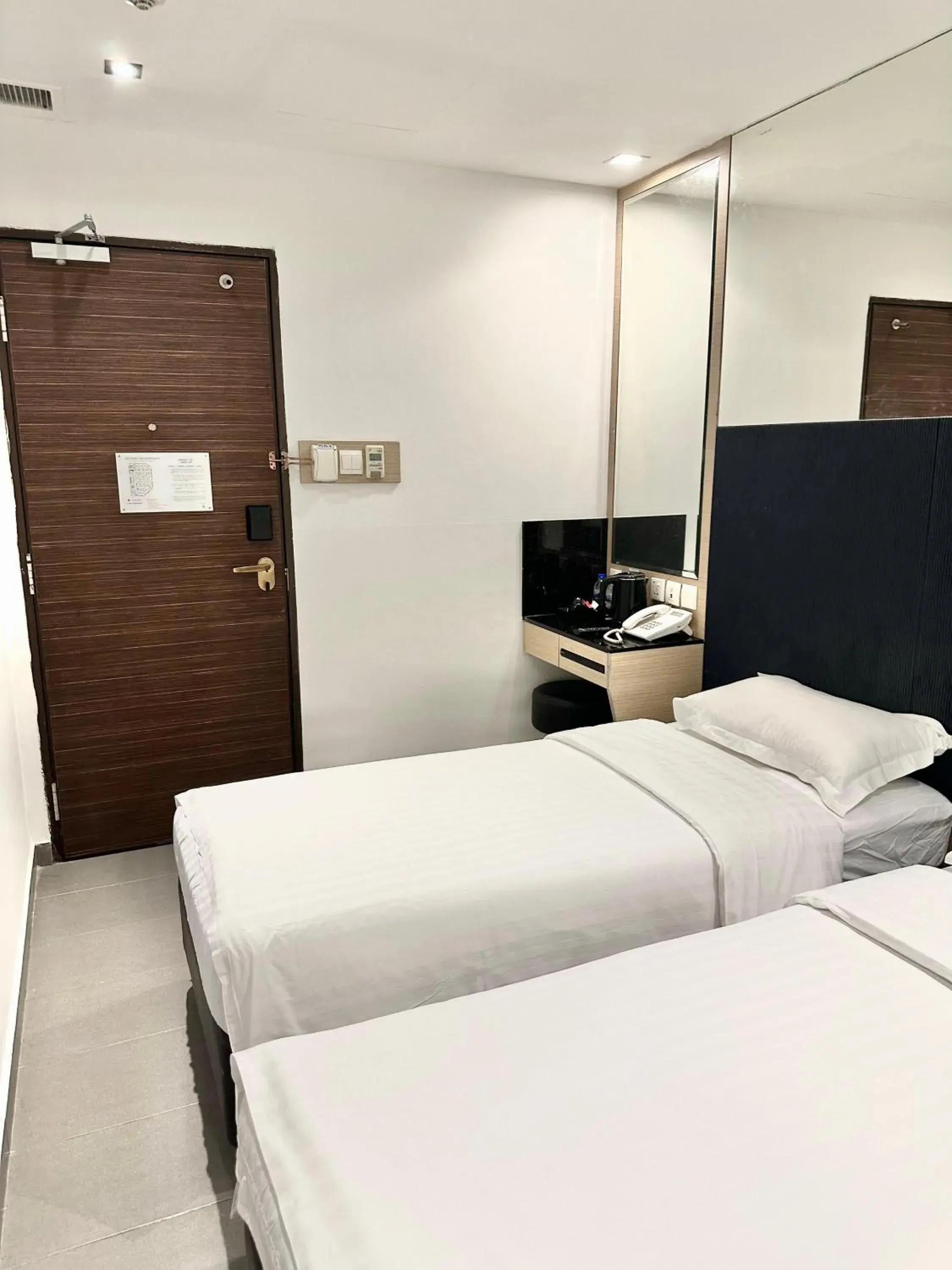 SNOOZE Classic Twin - No Window in The Snooze Hotel at Bugis SNOOZE Classic Twin - No Window in The Snooze Hotel at Bugis