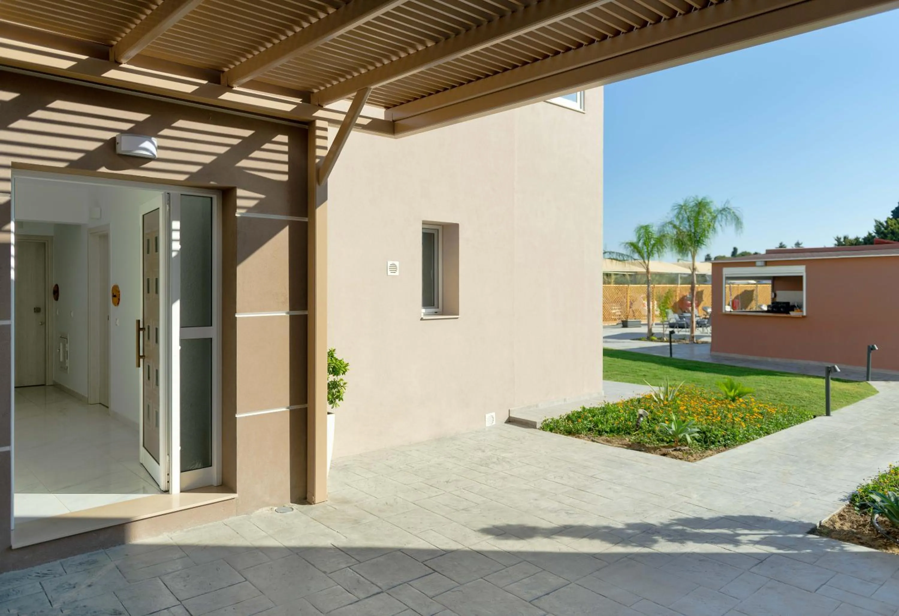 Facade/entrance in L & C Boutique Apartments