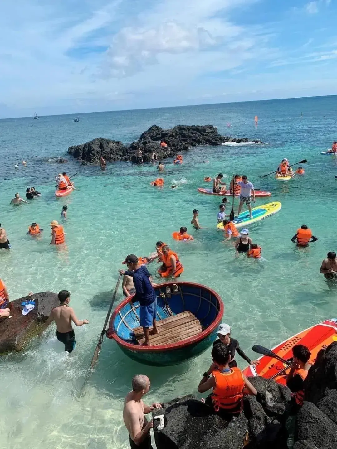 Swimming pool in Khách Sạn Thiên Trí Lý Sơn Swimming pool in Khách Sạn Thiên Trí Lý Sơn