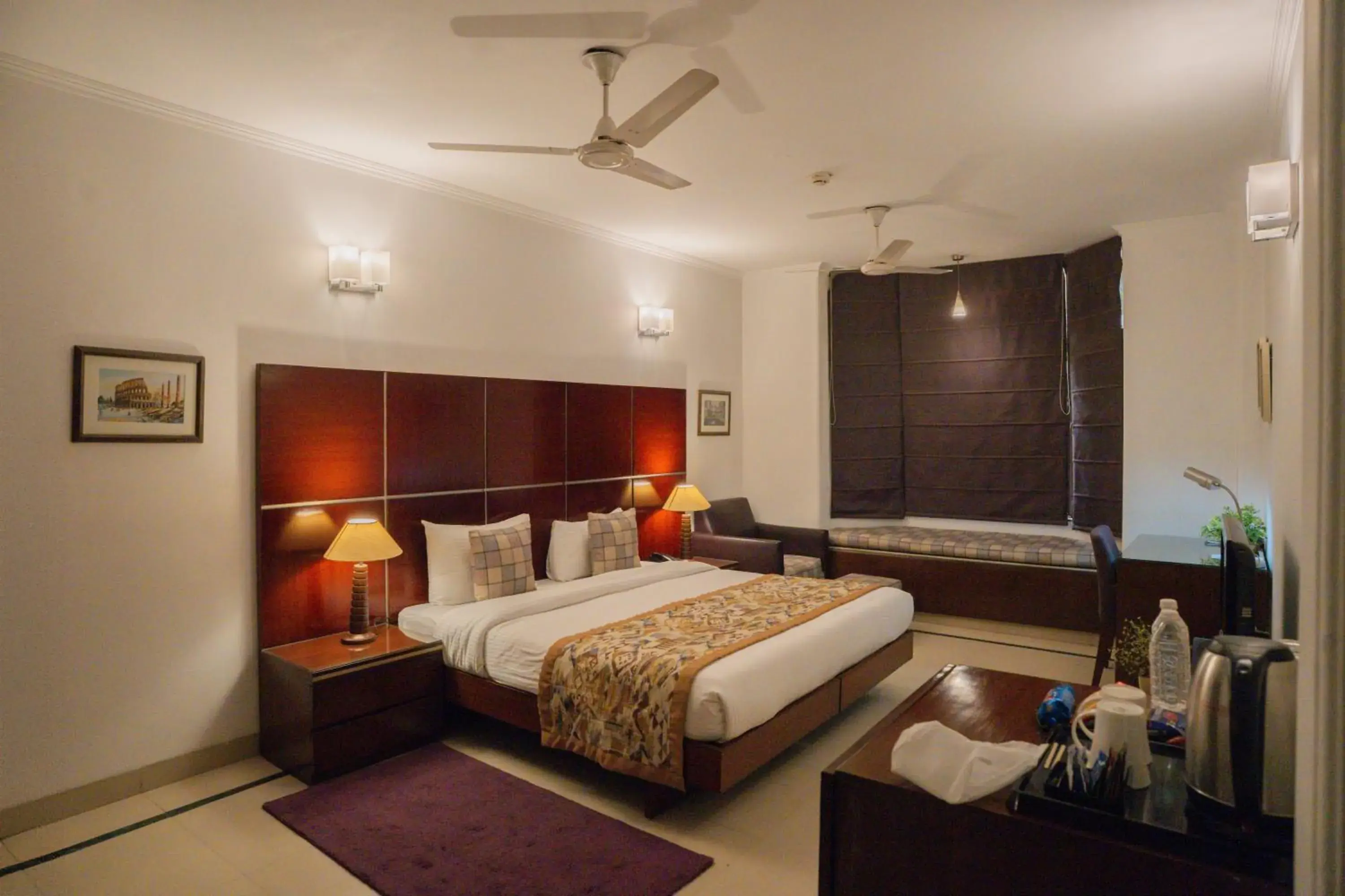 Bed in Ahuja Residency DLF Phase 2 Bed in Ahuja Residency DLF Phase 2
