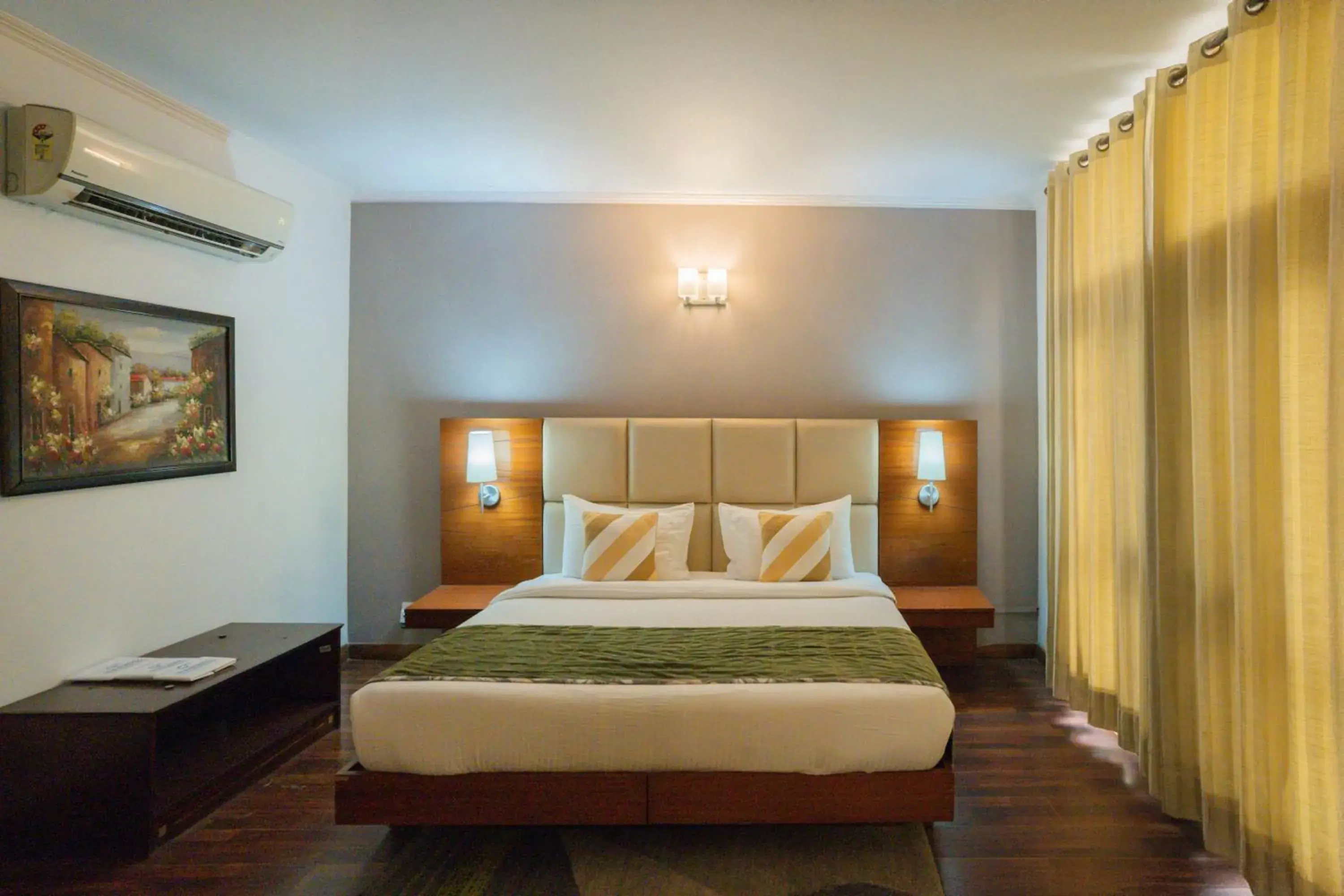 Bed in Ahuja Residency DLF Phase 2 Bed in Ahuja Residency DLF Phase 2