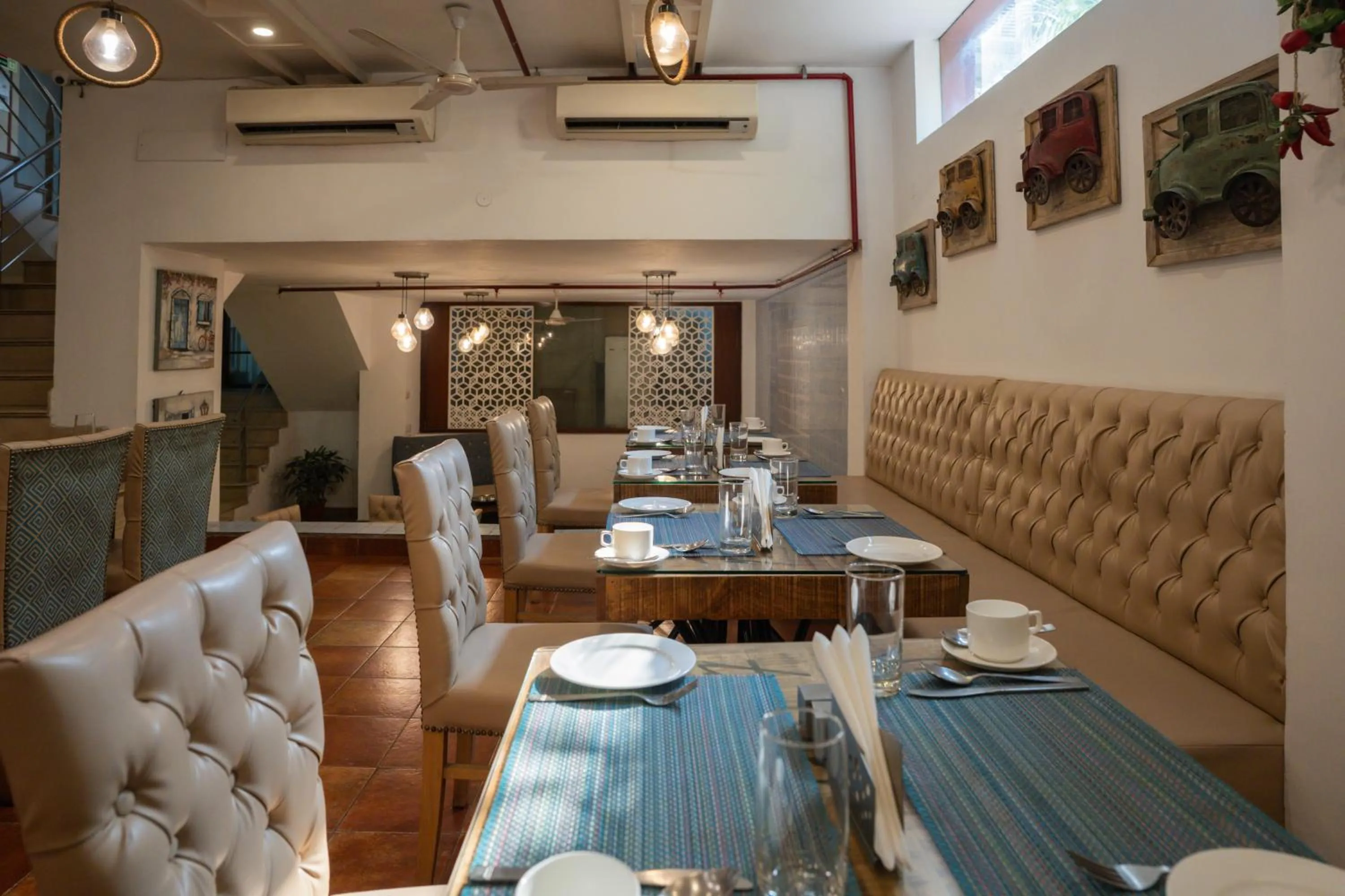 Restaurant/places to eat in Ahuja Residency DLF Phase 2