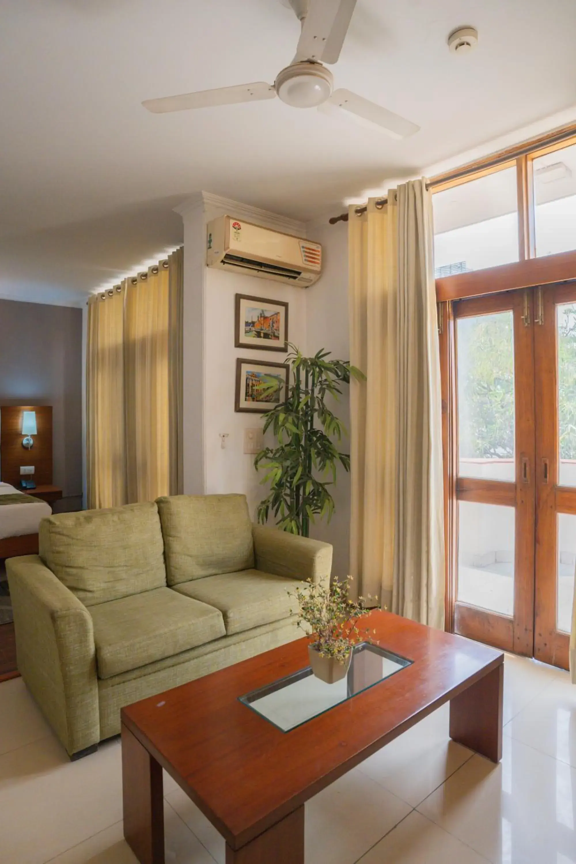 Living room in Ahuja Residency DLF Phase 2 Living room in Ahuja Residency DLF Phase 2