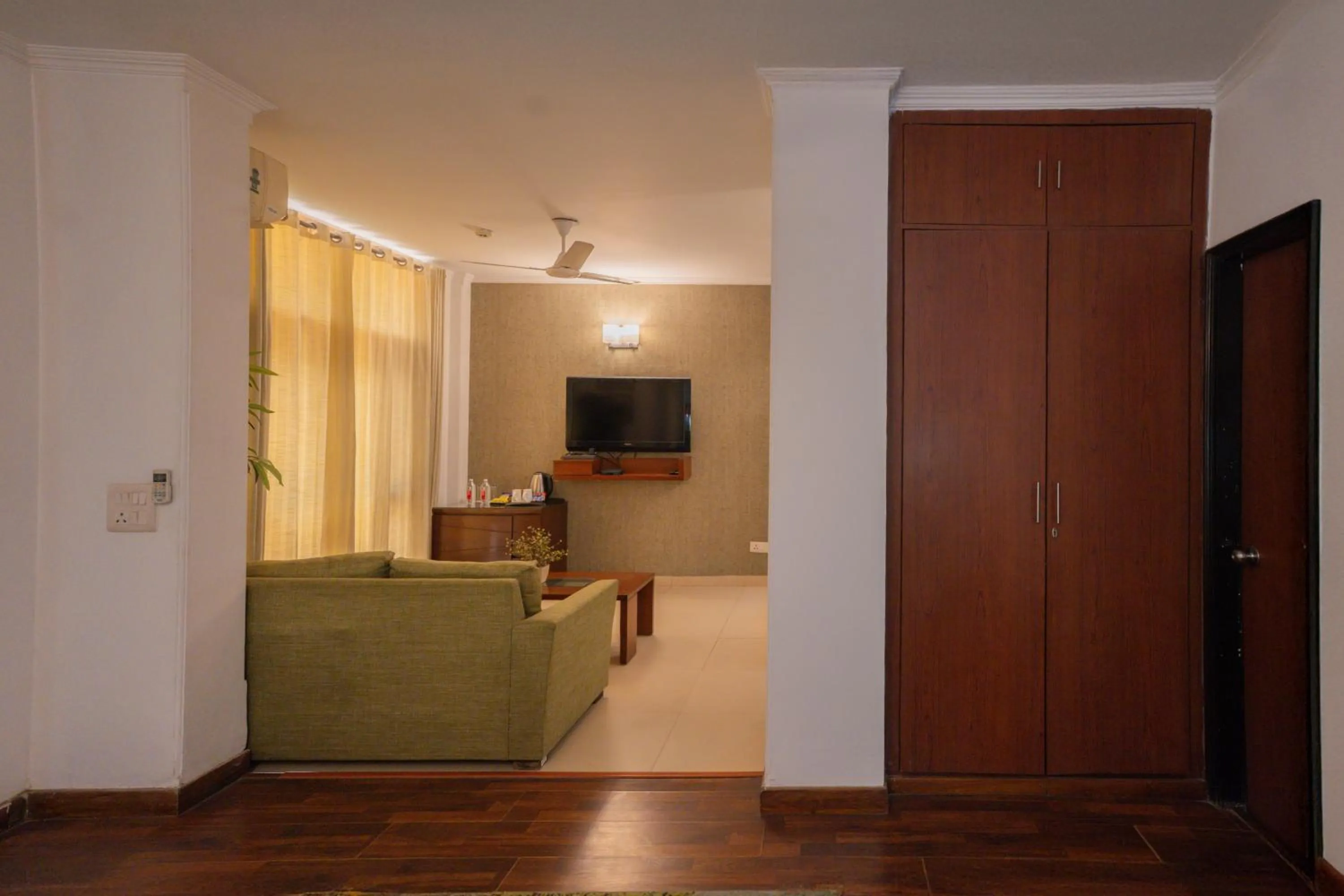 TV and multimedia in Ahuja Residency DLF Phase 2