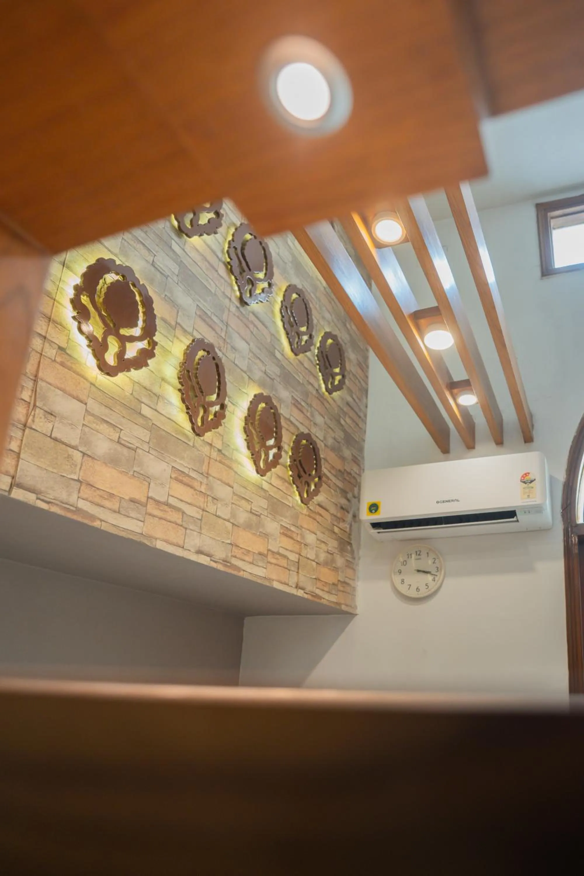 air conditioner in Ahuja Residency DLF Phase 2