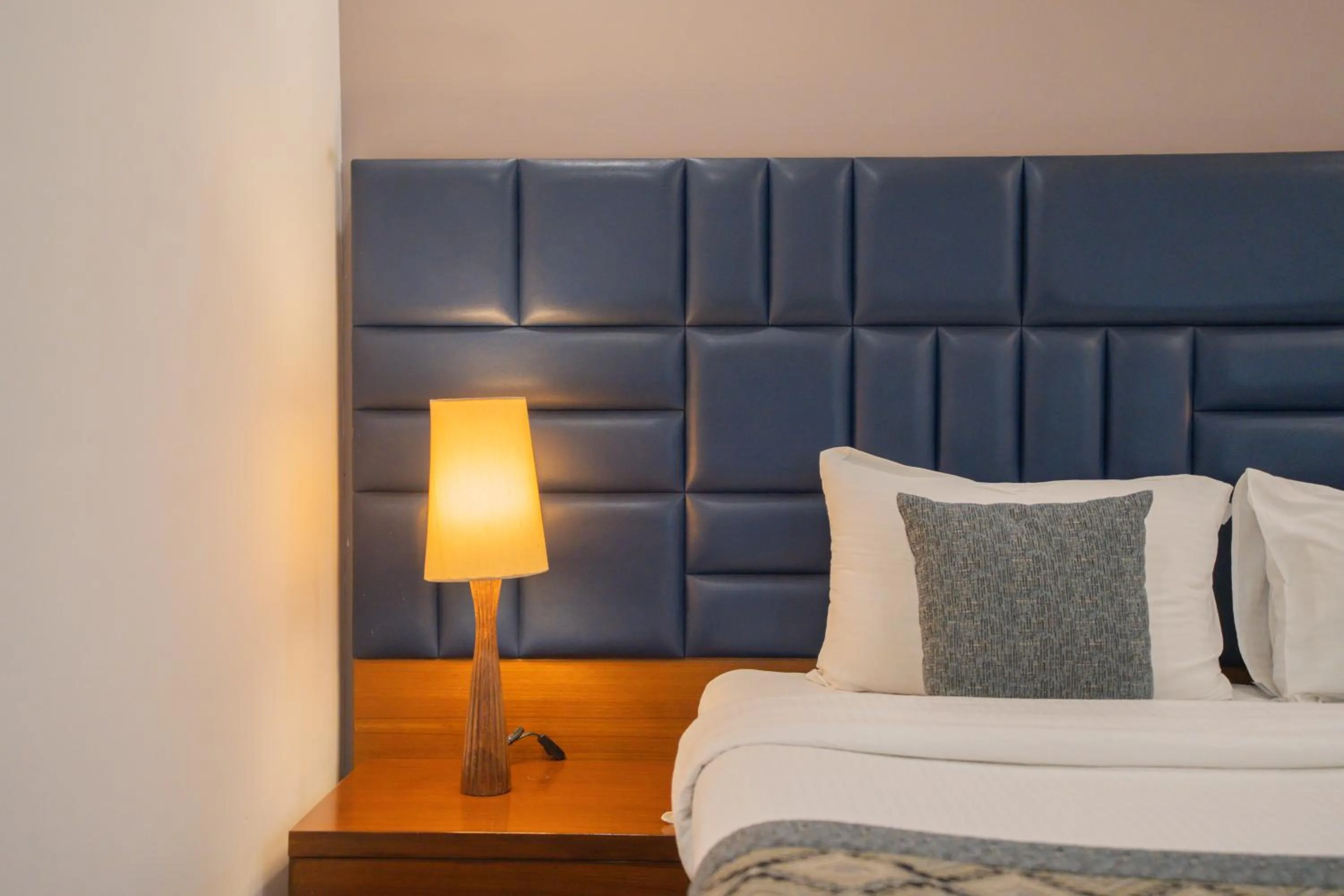 Bed in Ahuja Residency DLF Phase 2