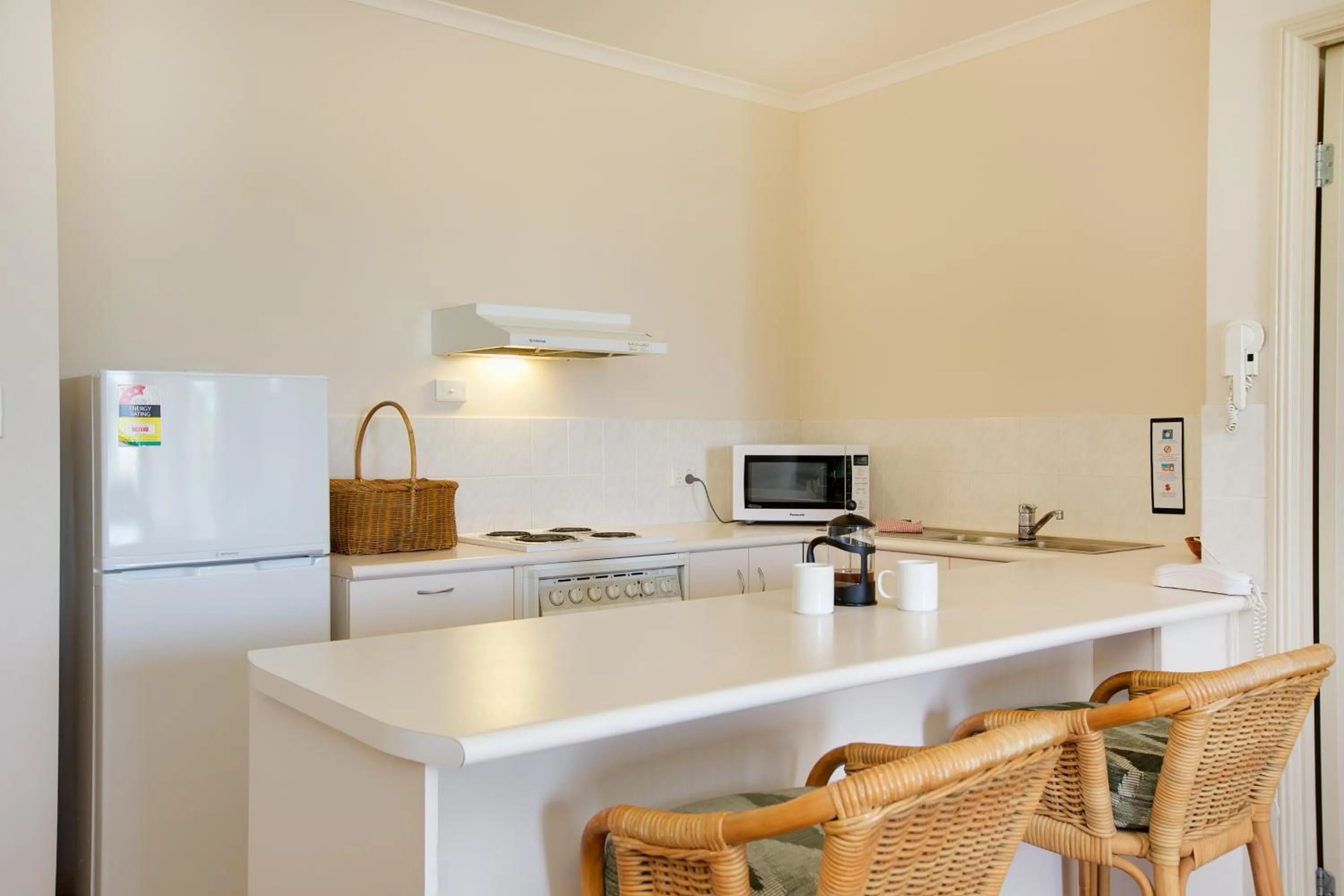 Kitchen or kitchenette in Tropic Towers Apartments
