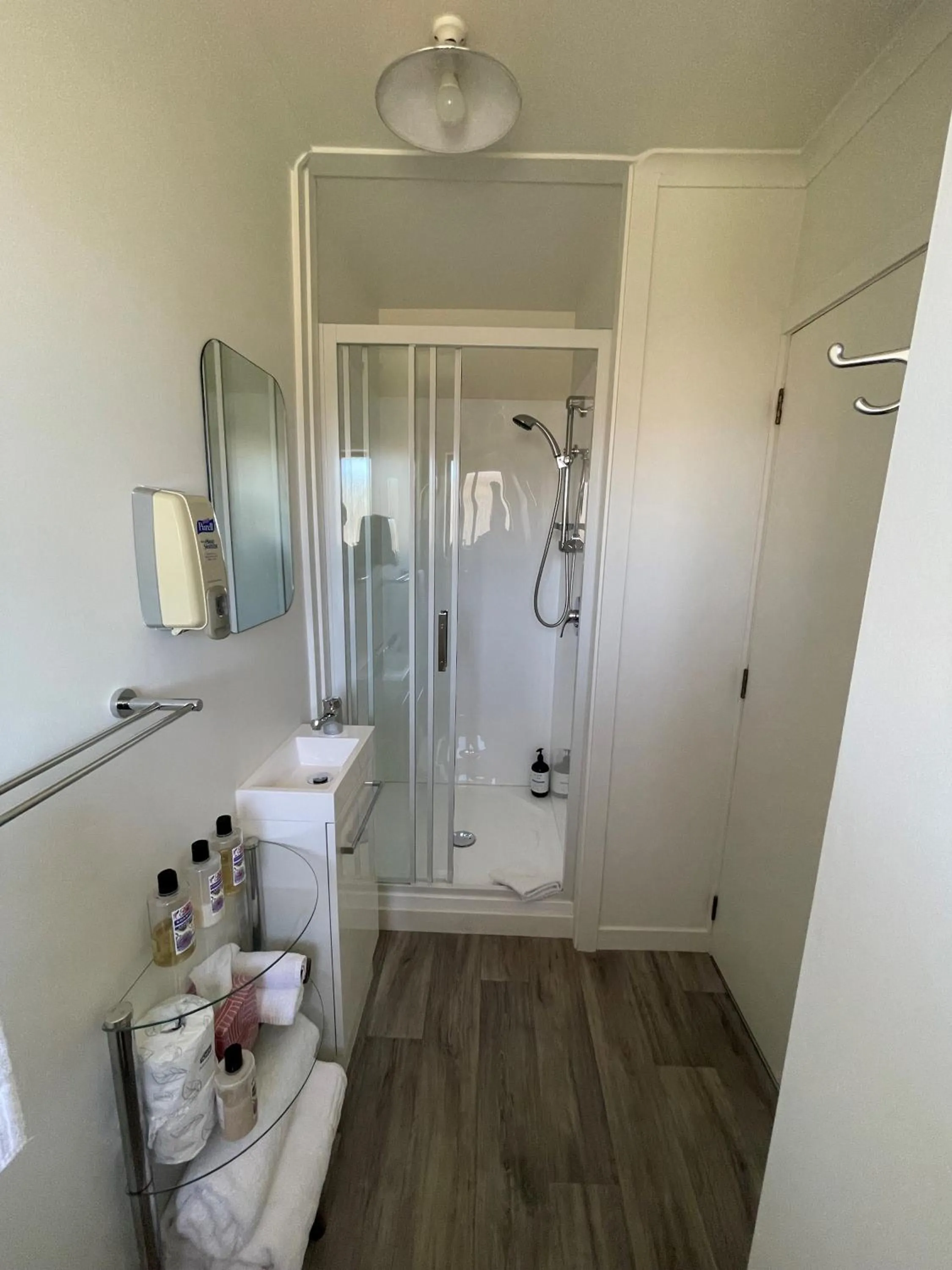 Bathroom in Colonial Motel