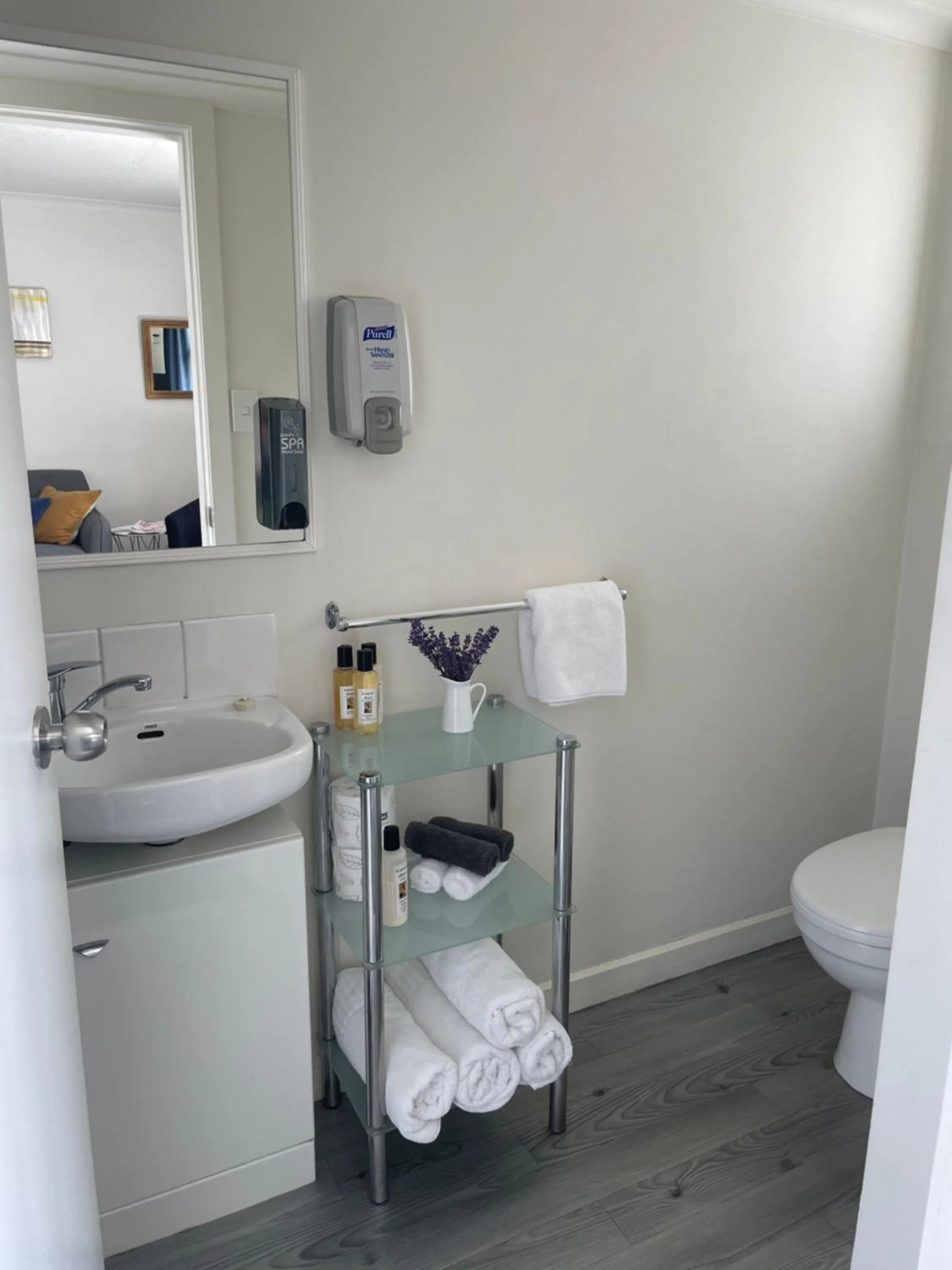 Bathroom in Colonial Motel