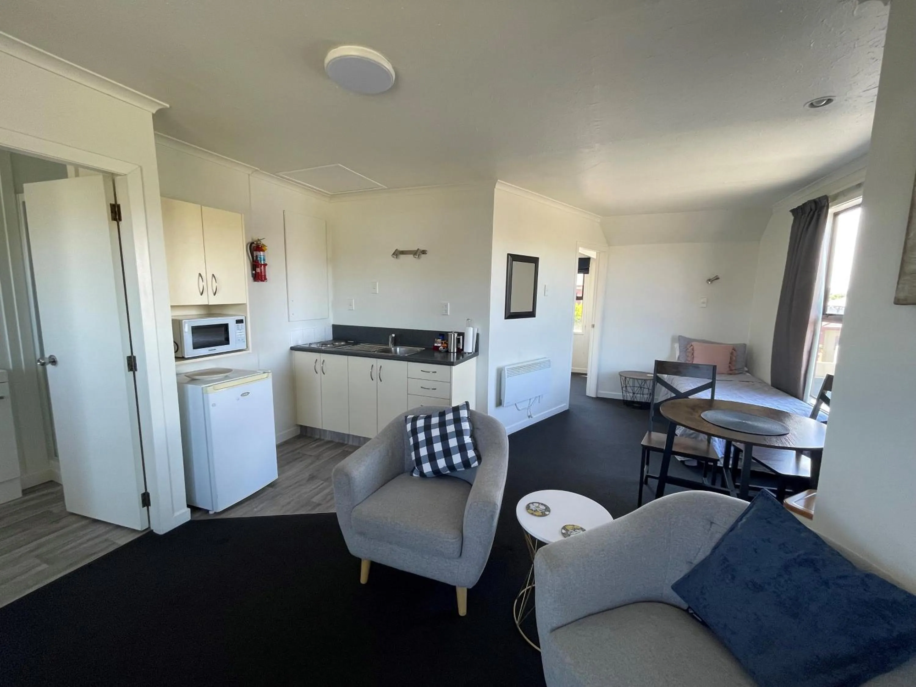 Kitchen or kitchenette in Colonial Motel