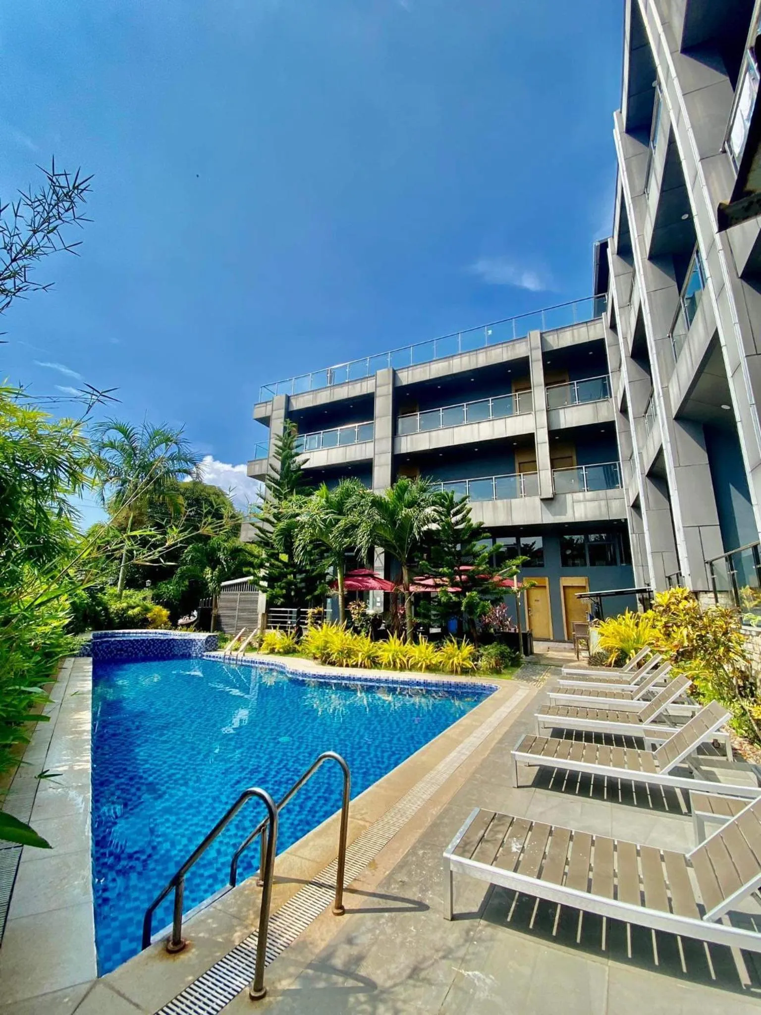 Swimming pool in Vienna Hotel