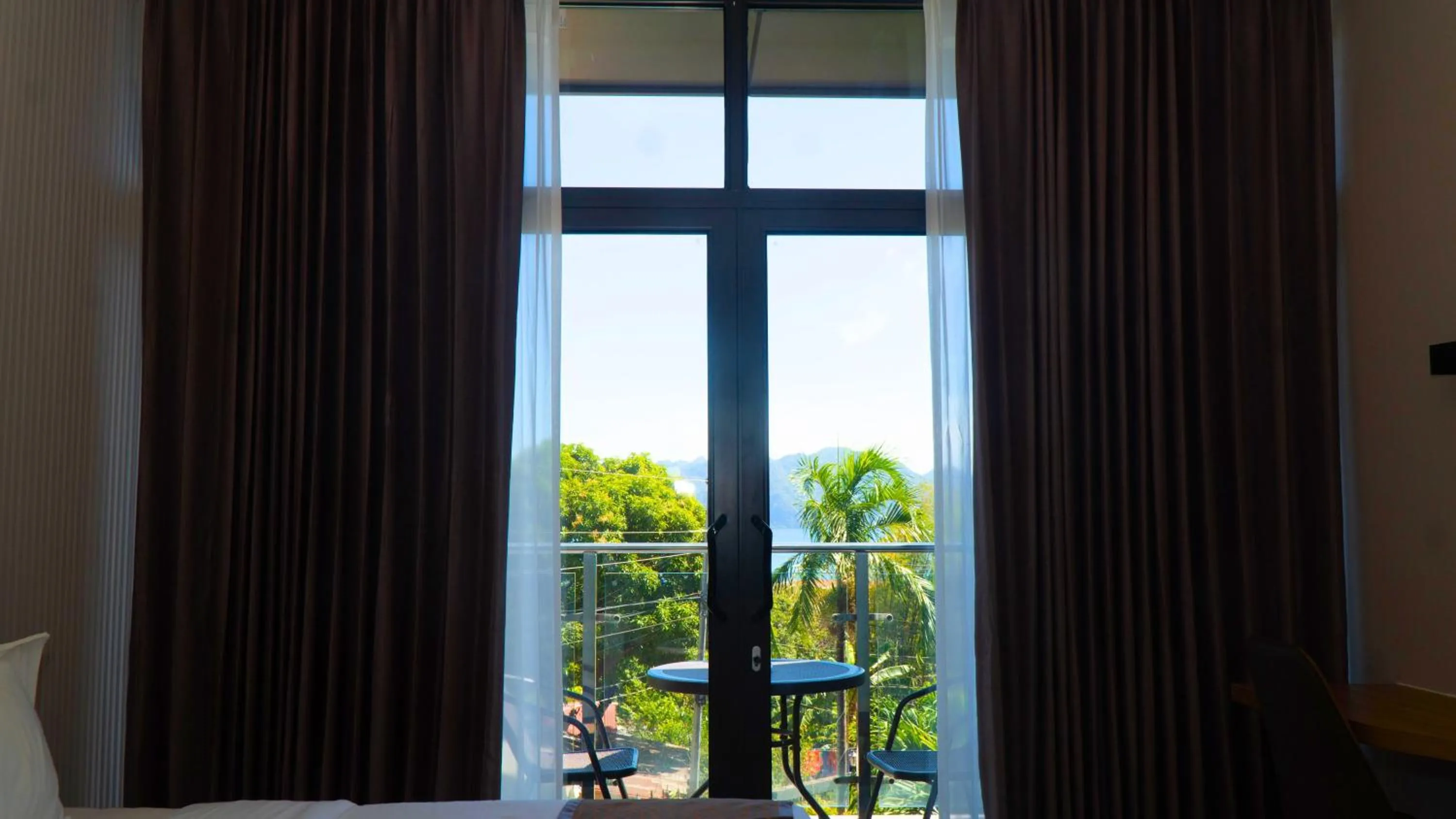 View (from property/room), Bed in Vienna Hotel