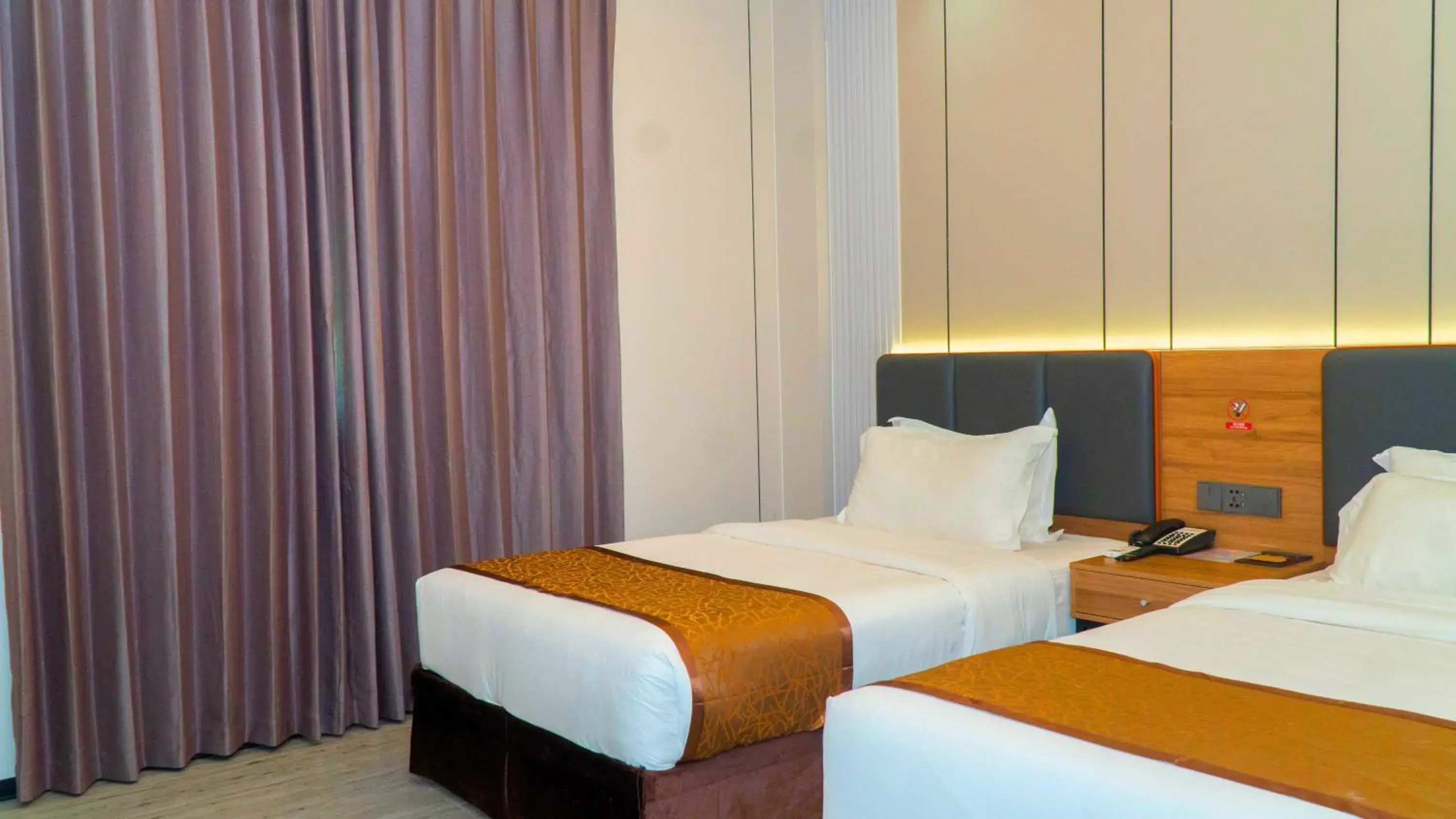 Superior Twin Room in Vienna Hotel Superior Twin Room in Vienna Hotel