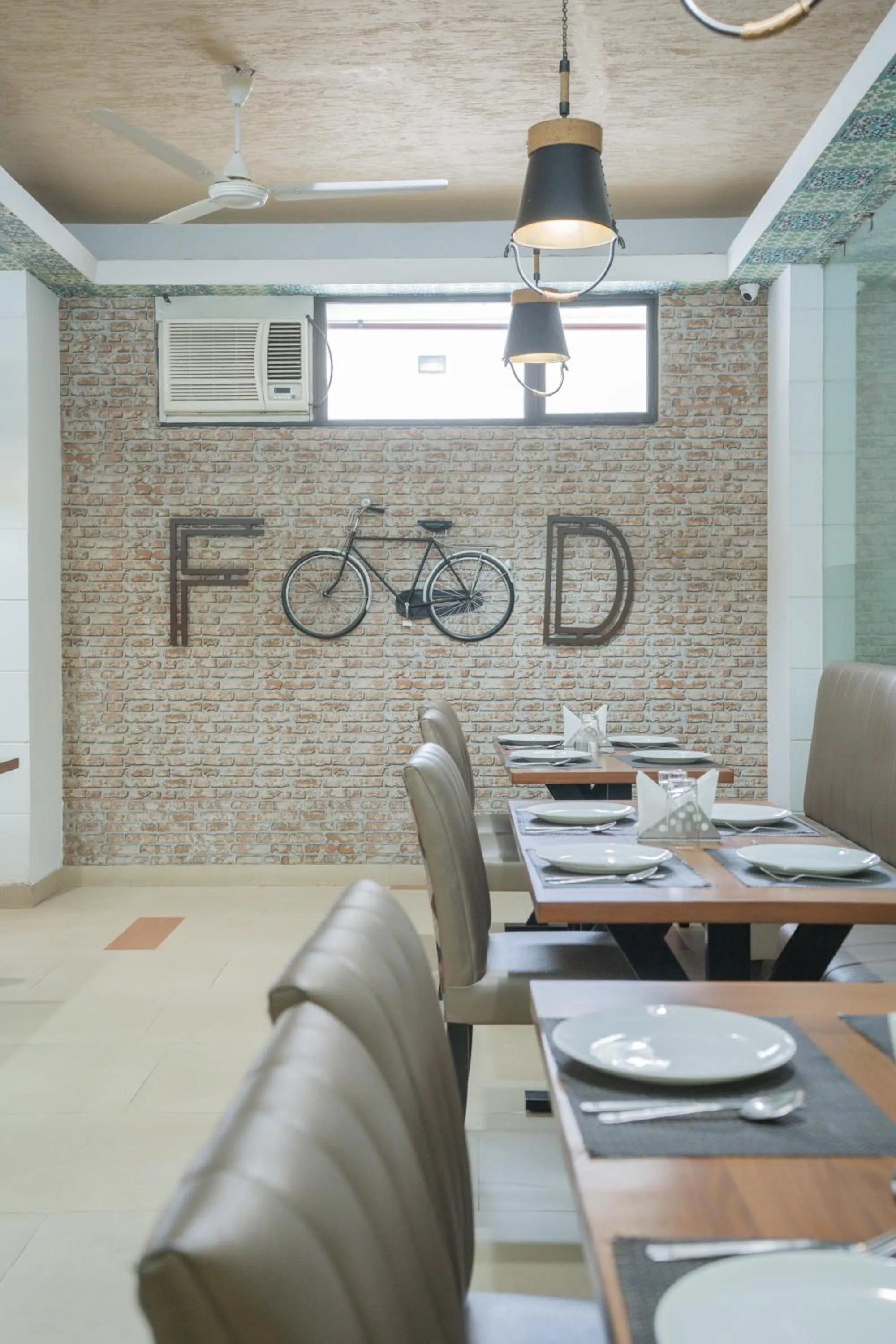 Restaurant/places to eat in Ahuja Residency Parklane