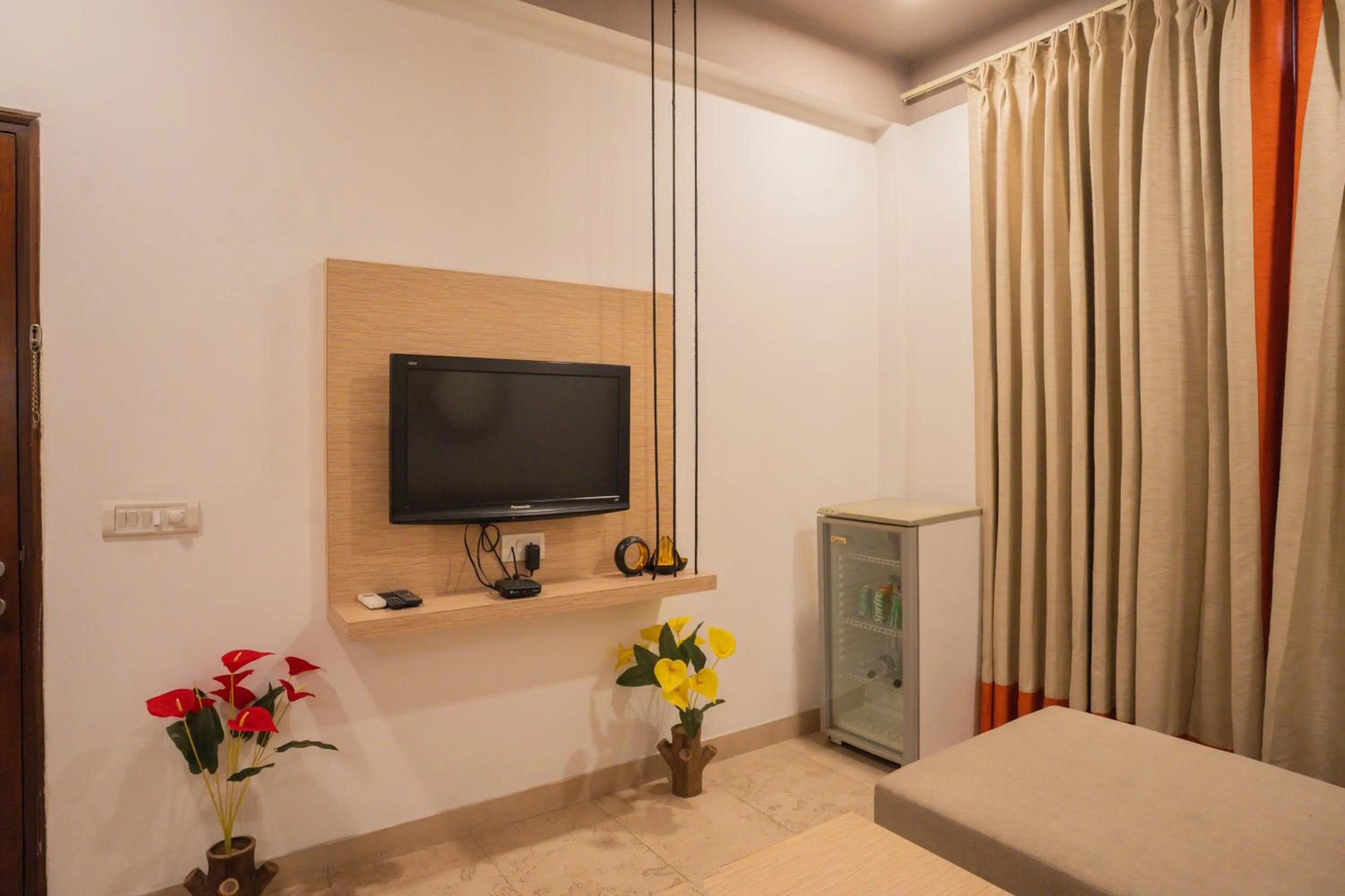 TV and multimedia, Bed in Ahuja Residency Parklane