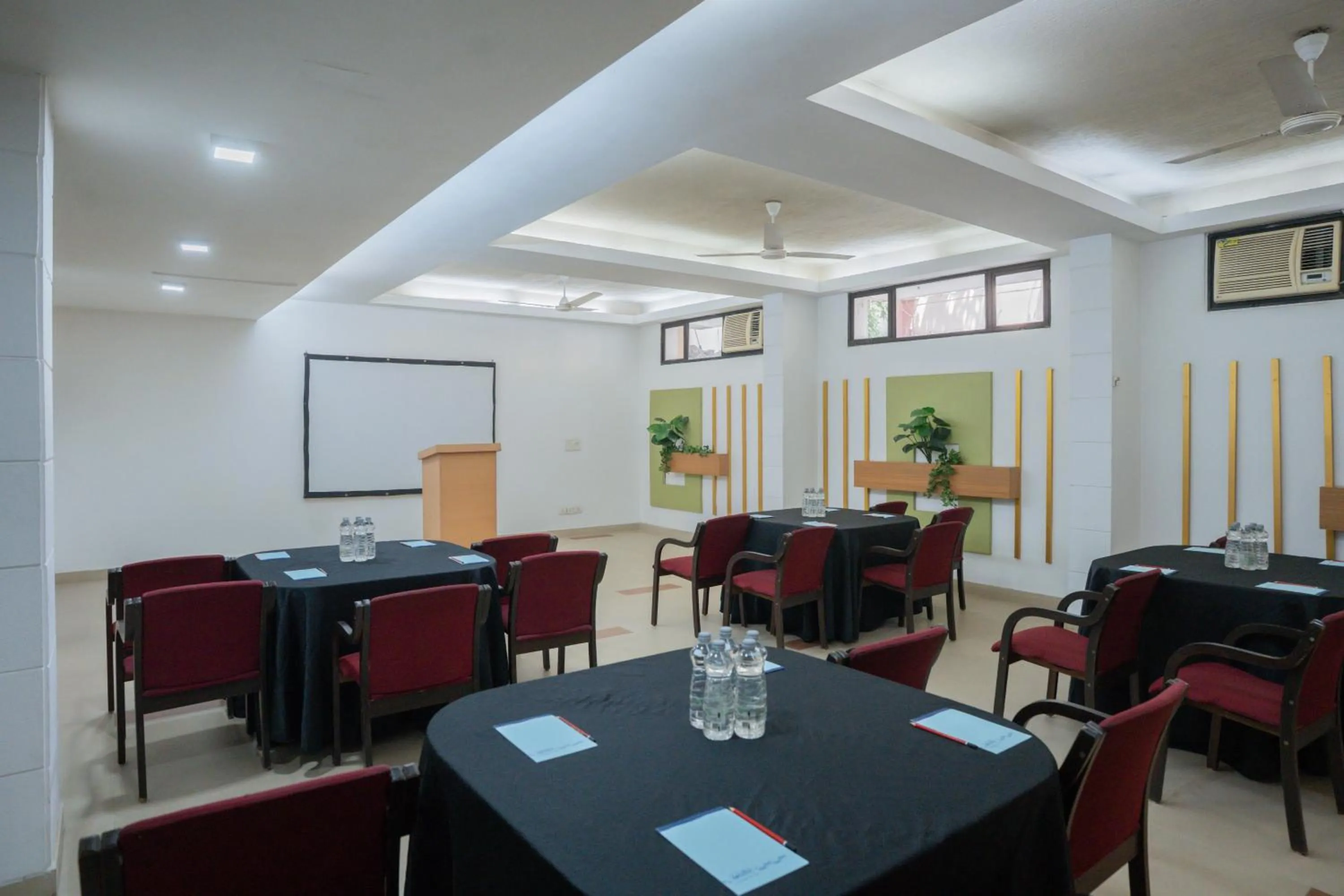 Meeting/conference room in Ahuja Residency Parklane