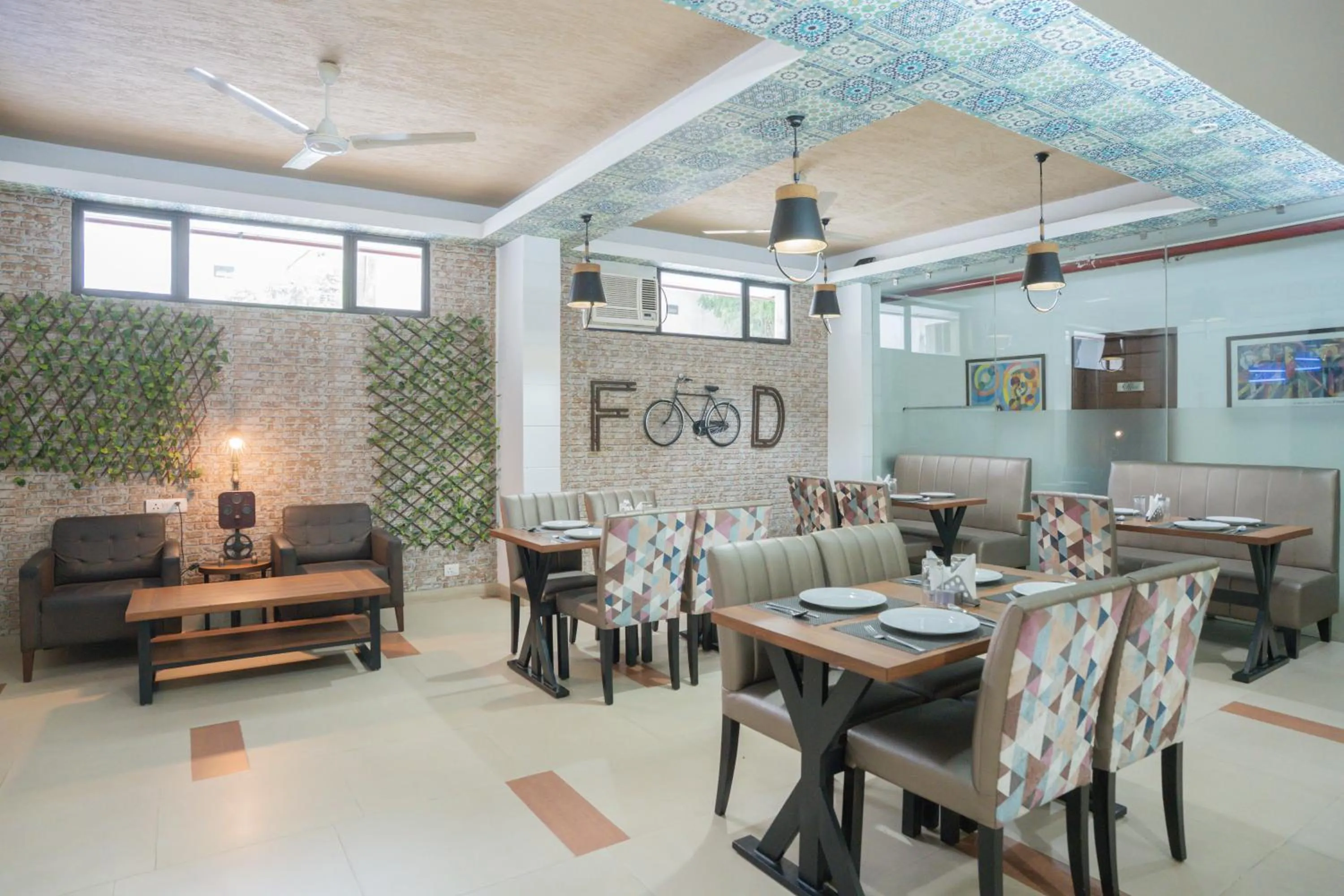 Restaurant/places to eat in Ahuja Residency Parklane