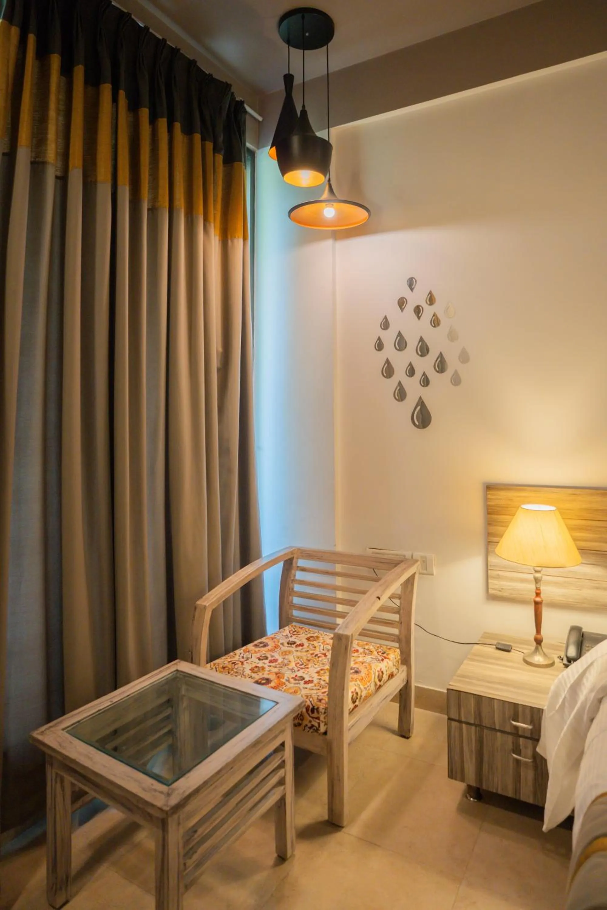 Seating area, Bed in Ahuja Residency Parklane