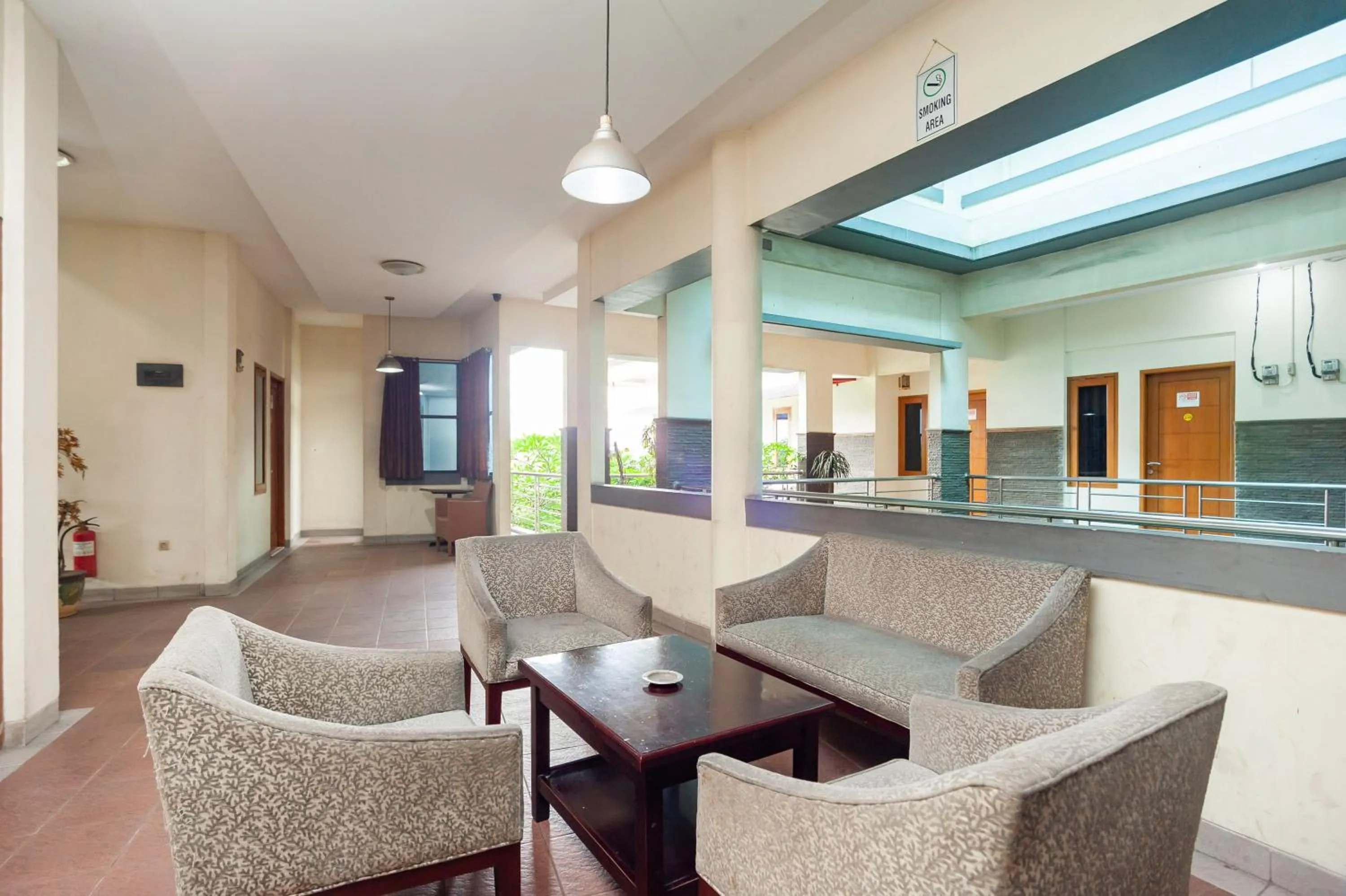 Living room in RedDoorz Plus near Universitas Indonesia