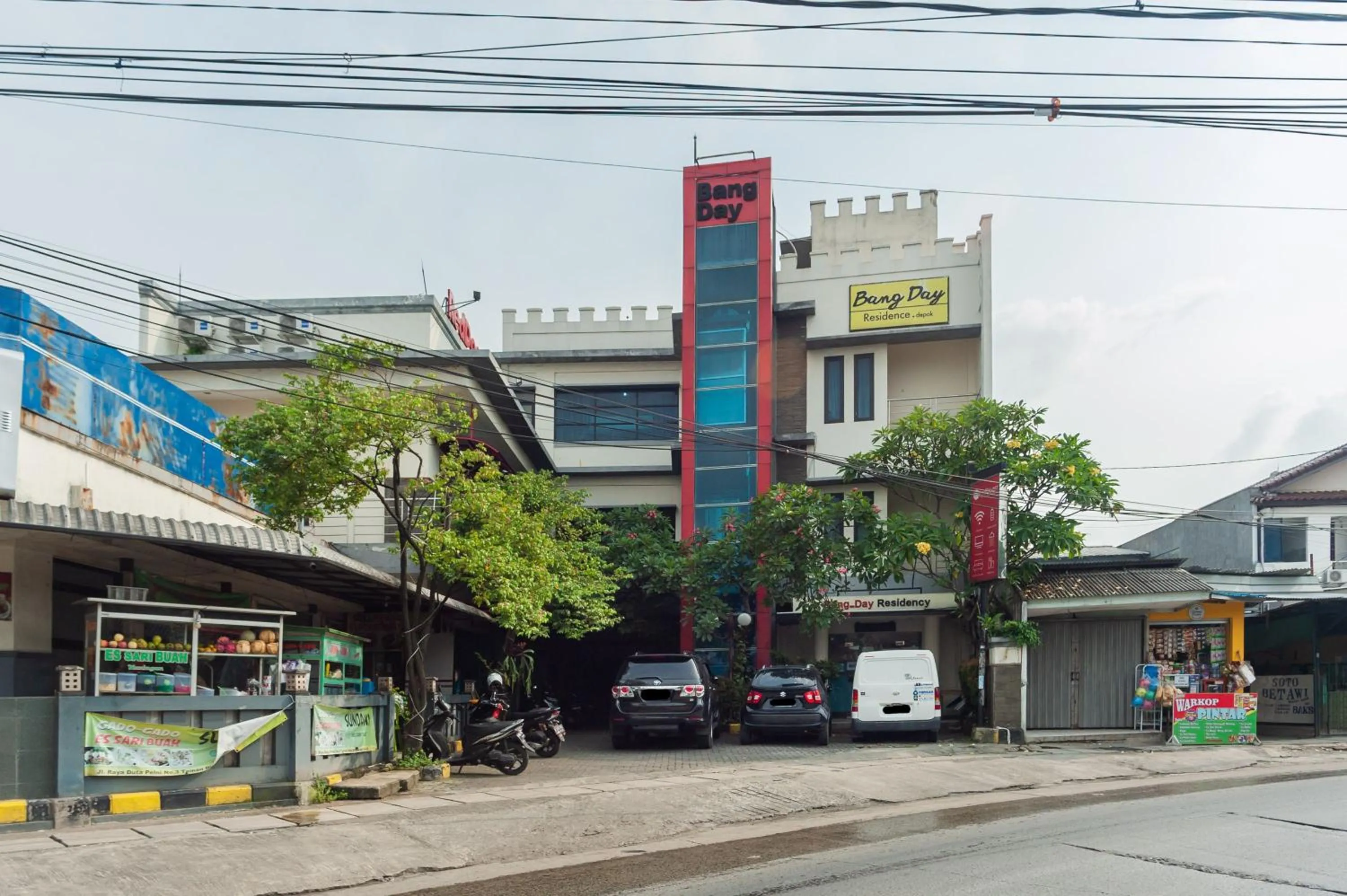 Property building in RedDoorz Plus near Universitas Indonesia