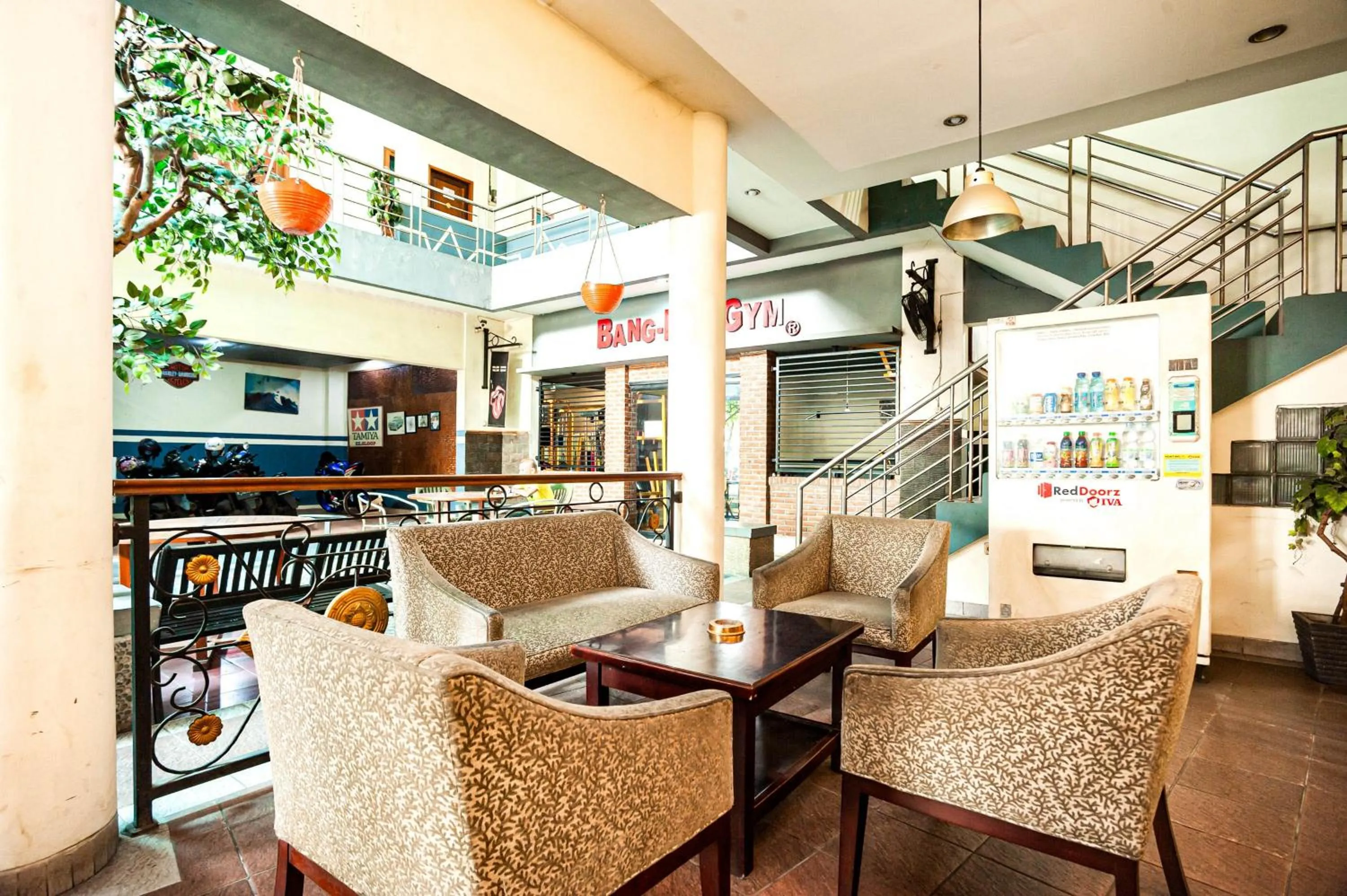 Seating area in RedDoorz Plus near Universitas Indonesia