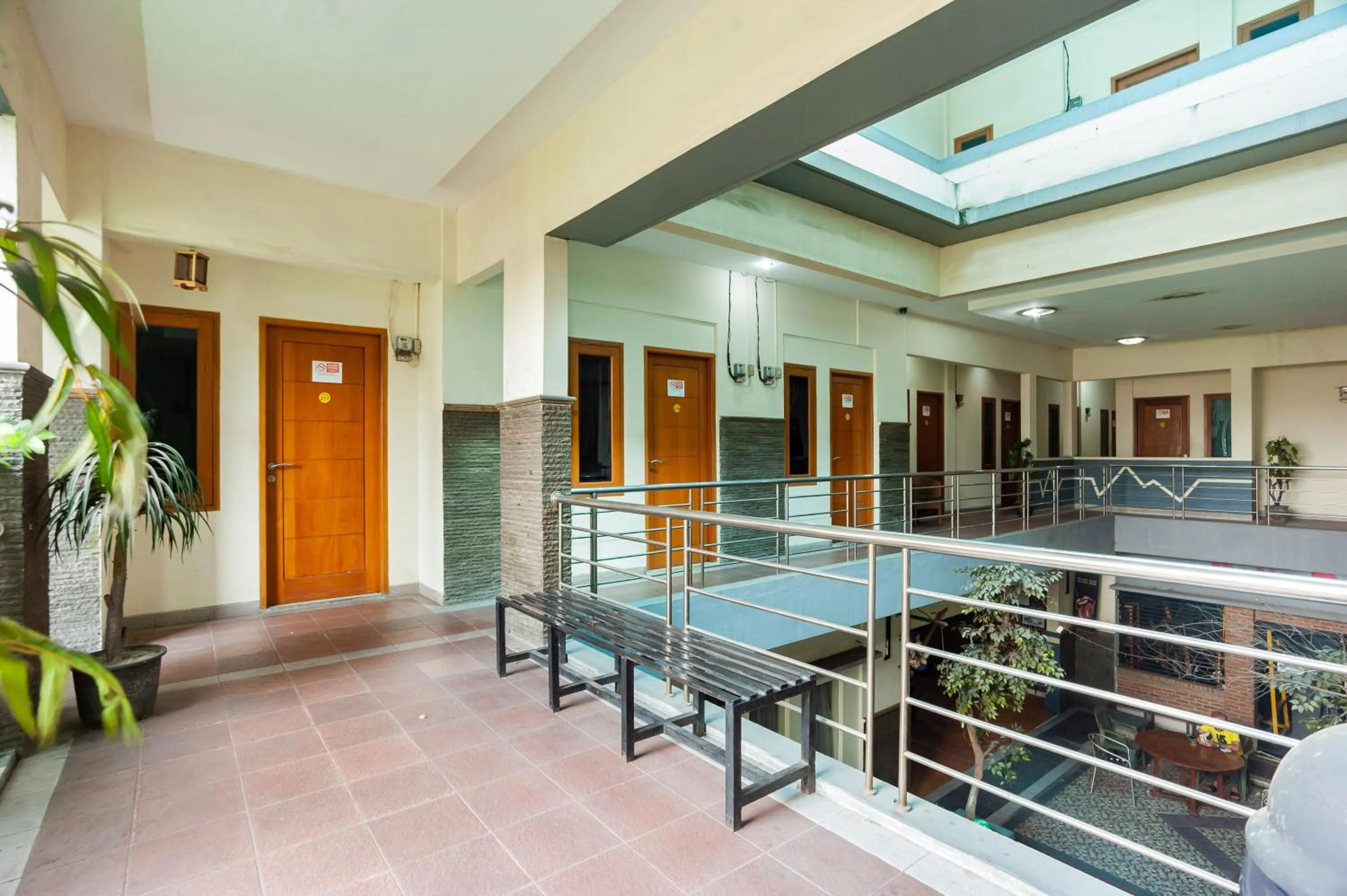 Balcony/Terrace in RedDoorz Plus near Universitas Indonesia