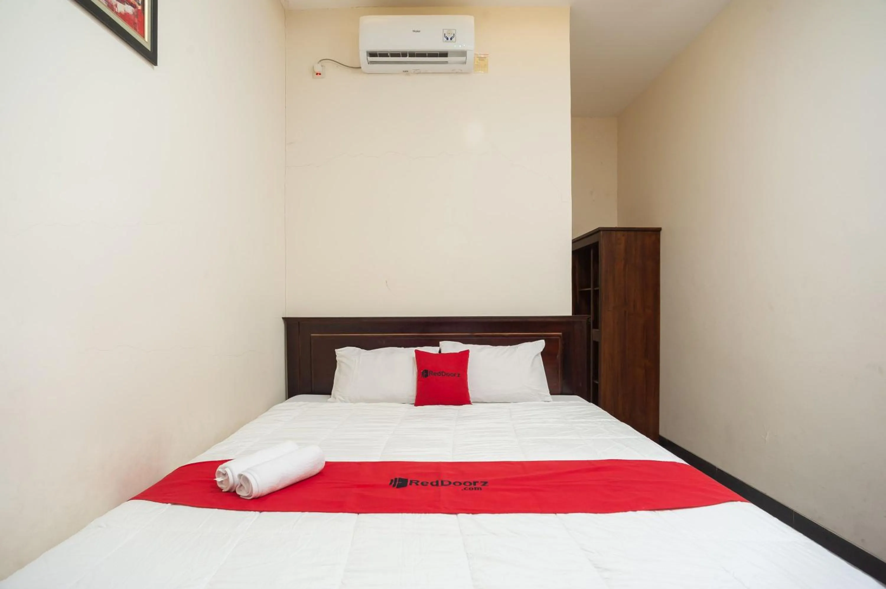 Bedroom, Bed in RedDoorz Plus near Universitas Indonesia