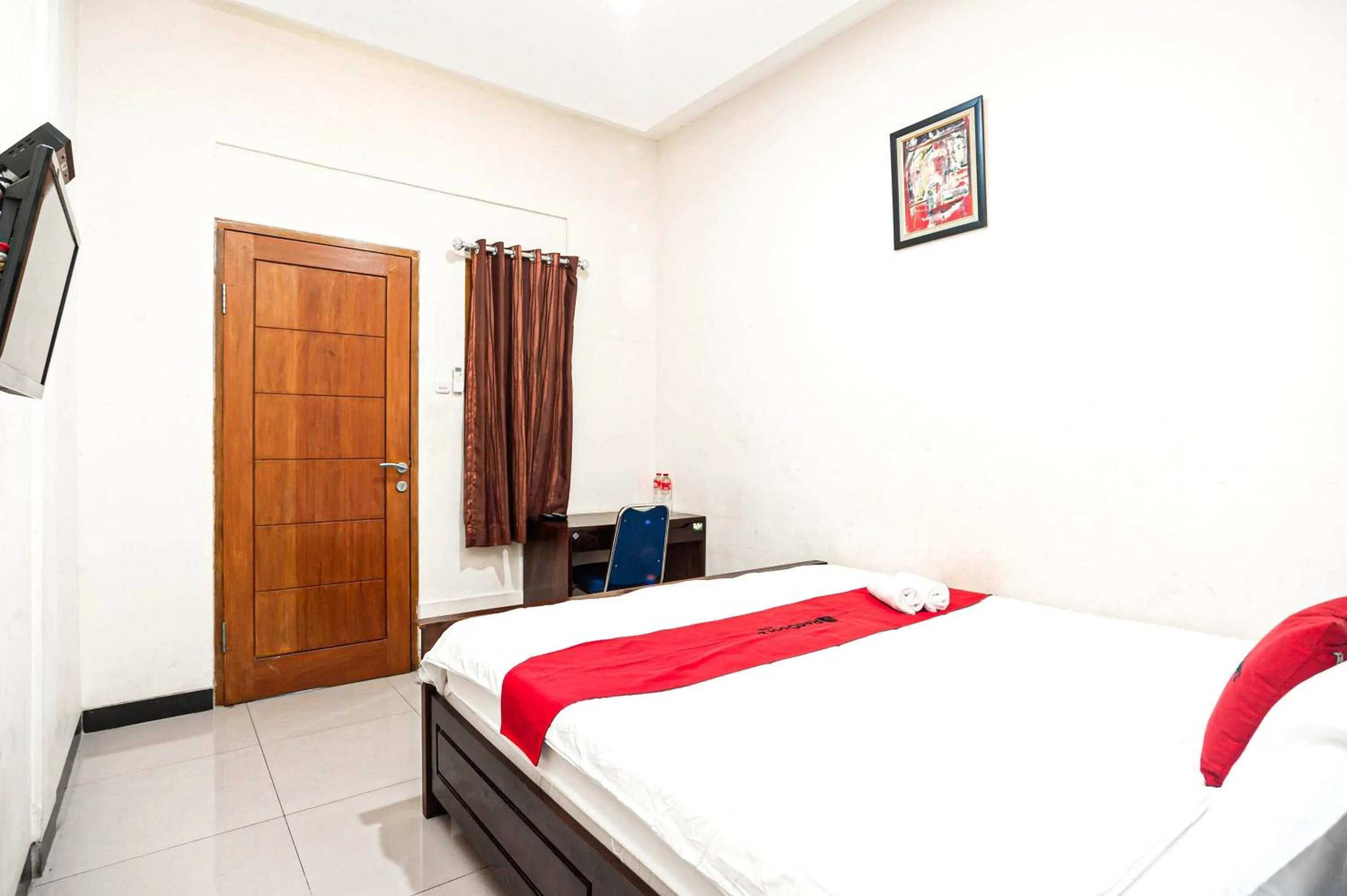Bedroom, Bed in RedDoorz Plus near Universitas Indonesia