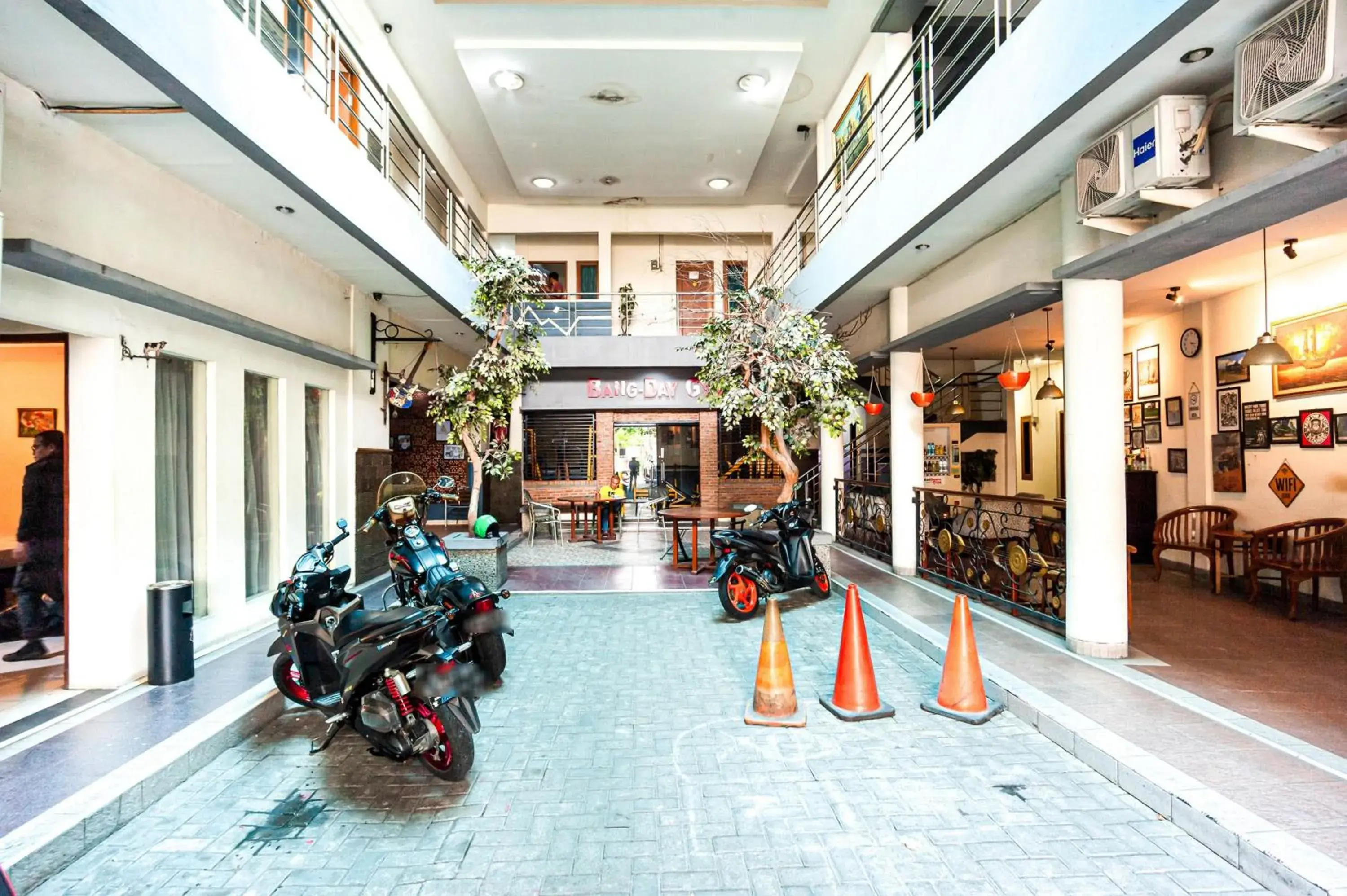 RedDoorz Plus near Universitas Indonesia RedDoorz Plus near Universitas Indonesia