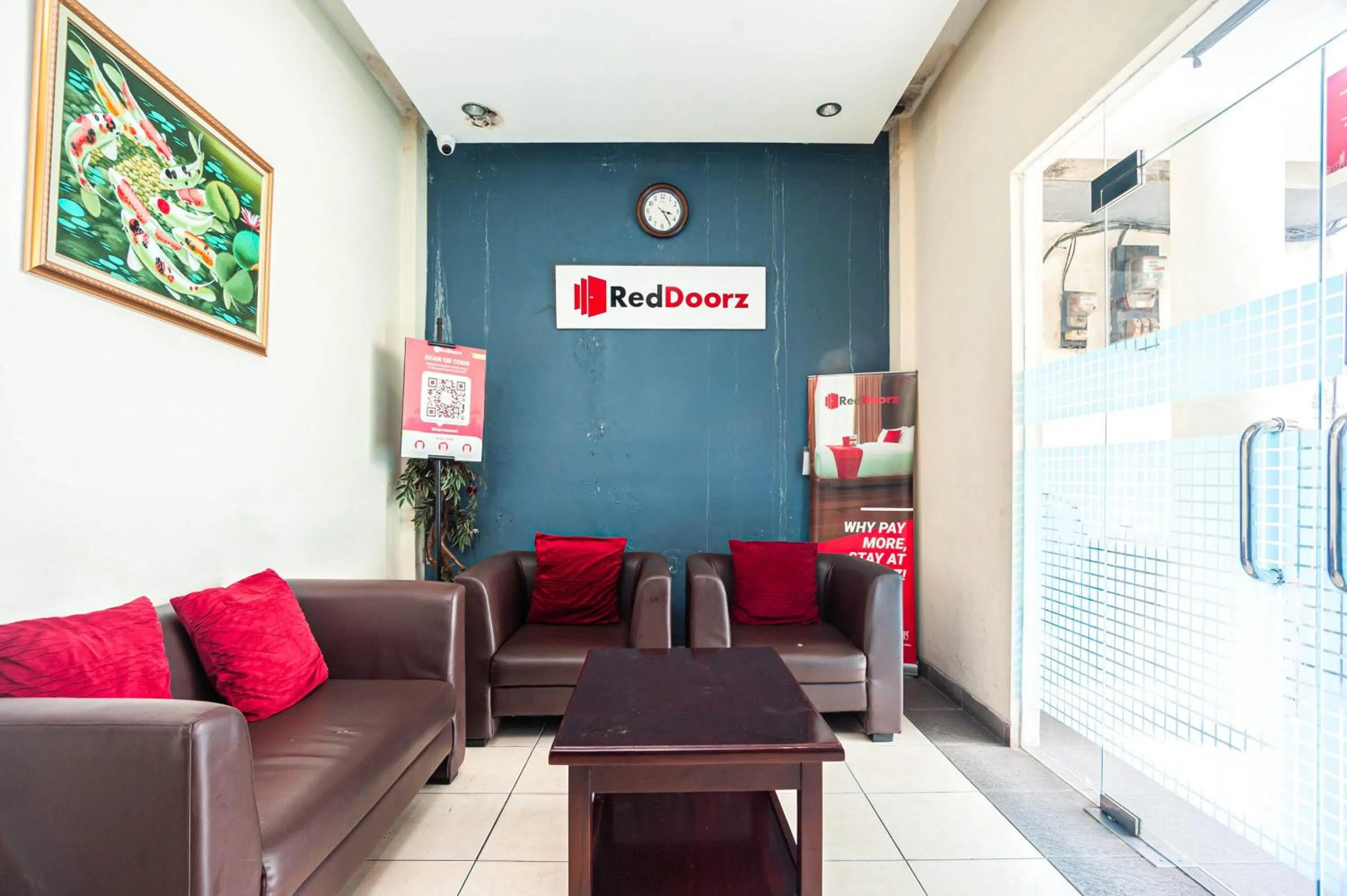 Seating area in RedDoorz Plus near Universitas Indonesia