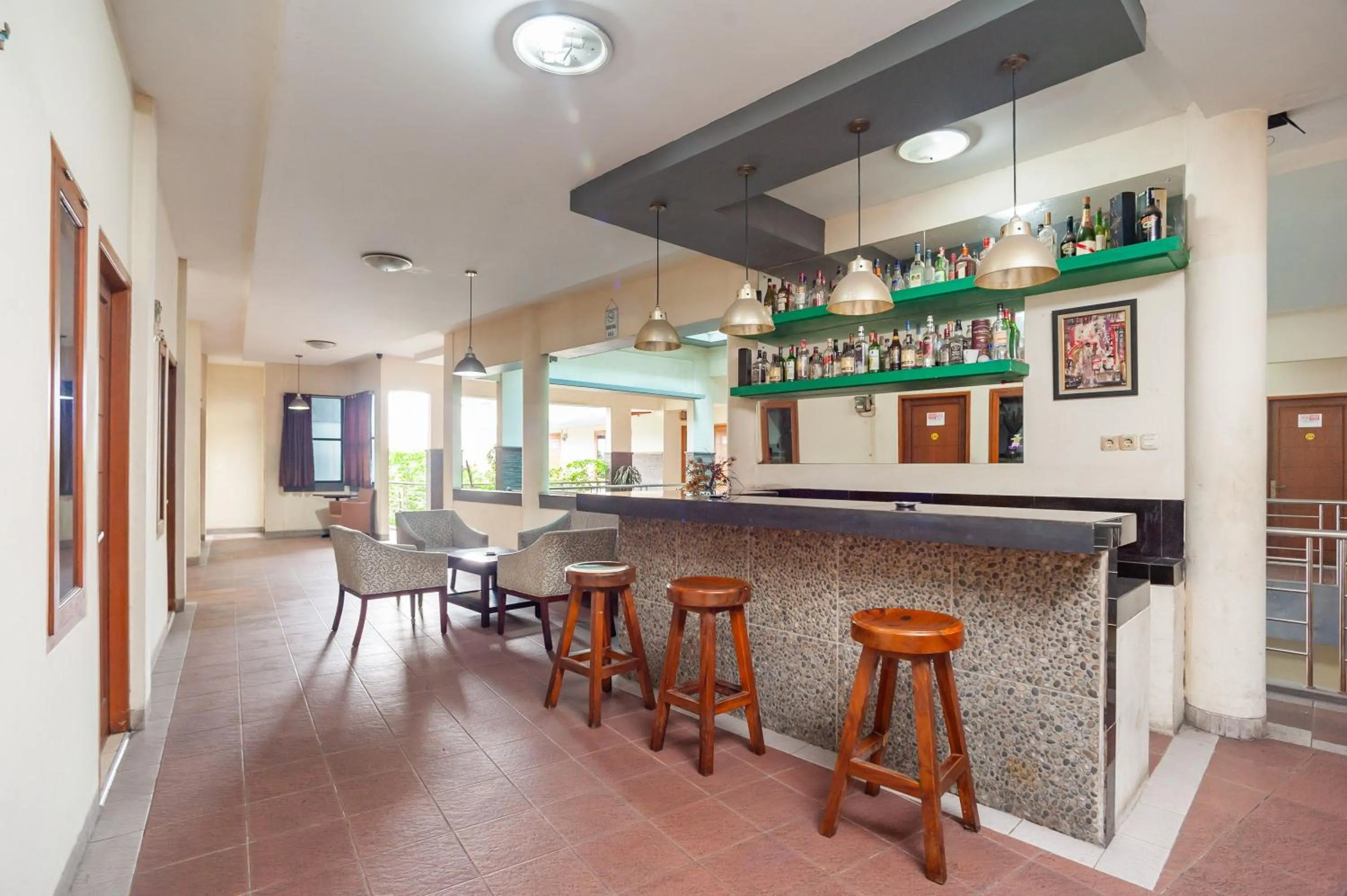 Lounge or bar in RedDoorz Plus near Universitas Indonesia