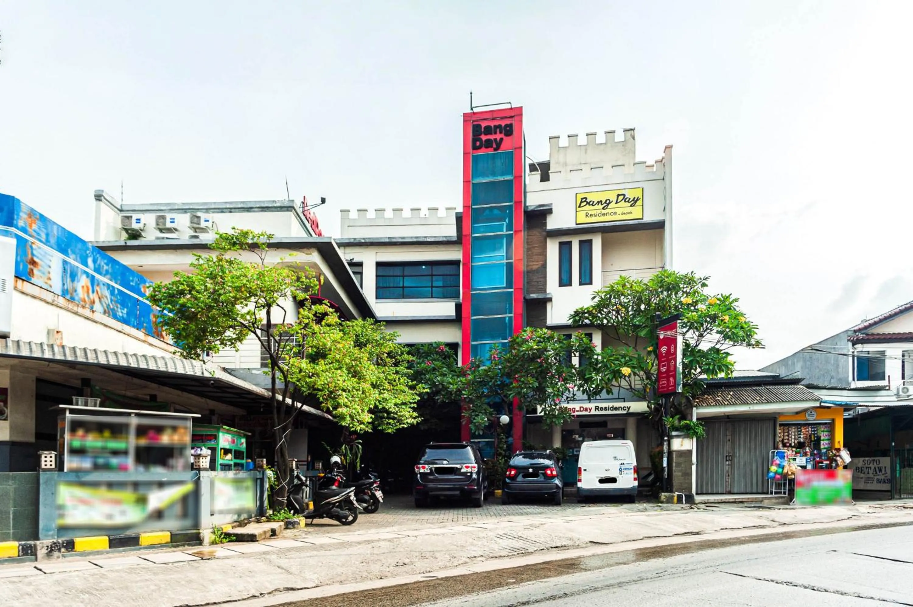 Parking in RedDoorz Plus near Universitas Indonesia