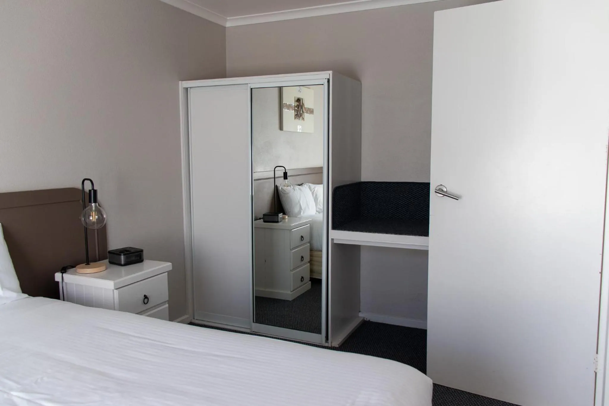 Bedroom, Bed in Arkana Motor Inn & Terrace Apartments