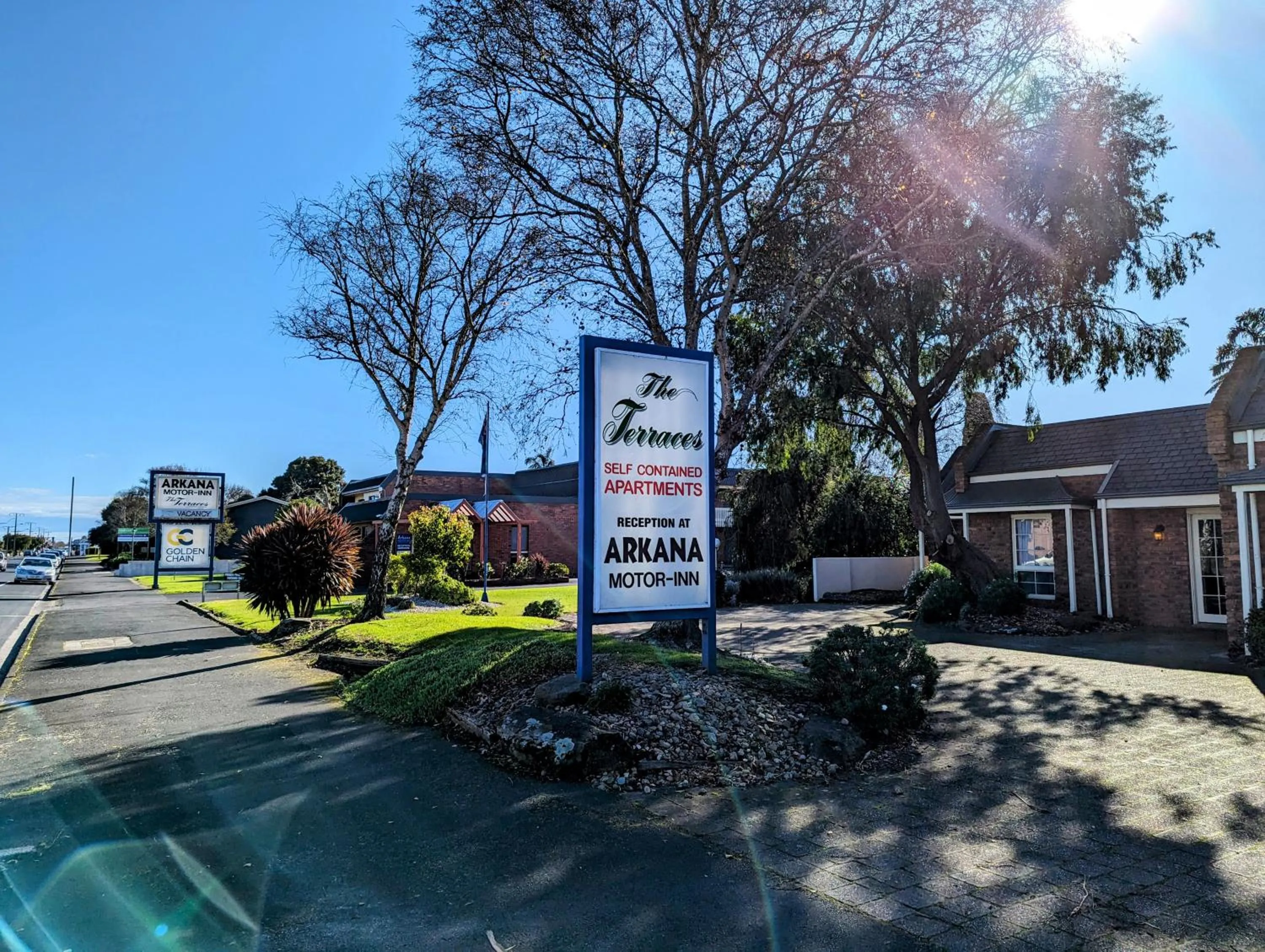 Property logo or sign in Arkana Motor Inn & Terrace Apartments