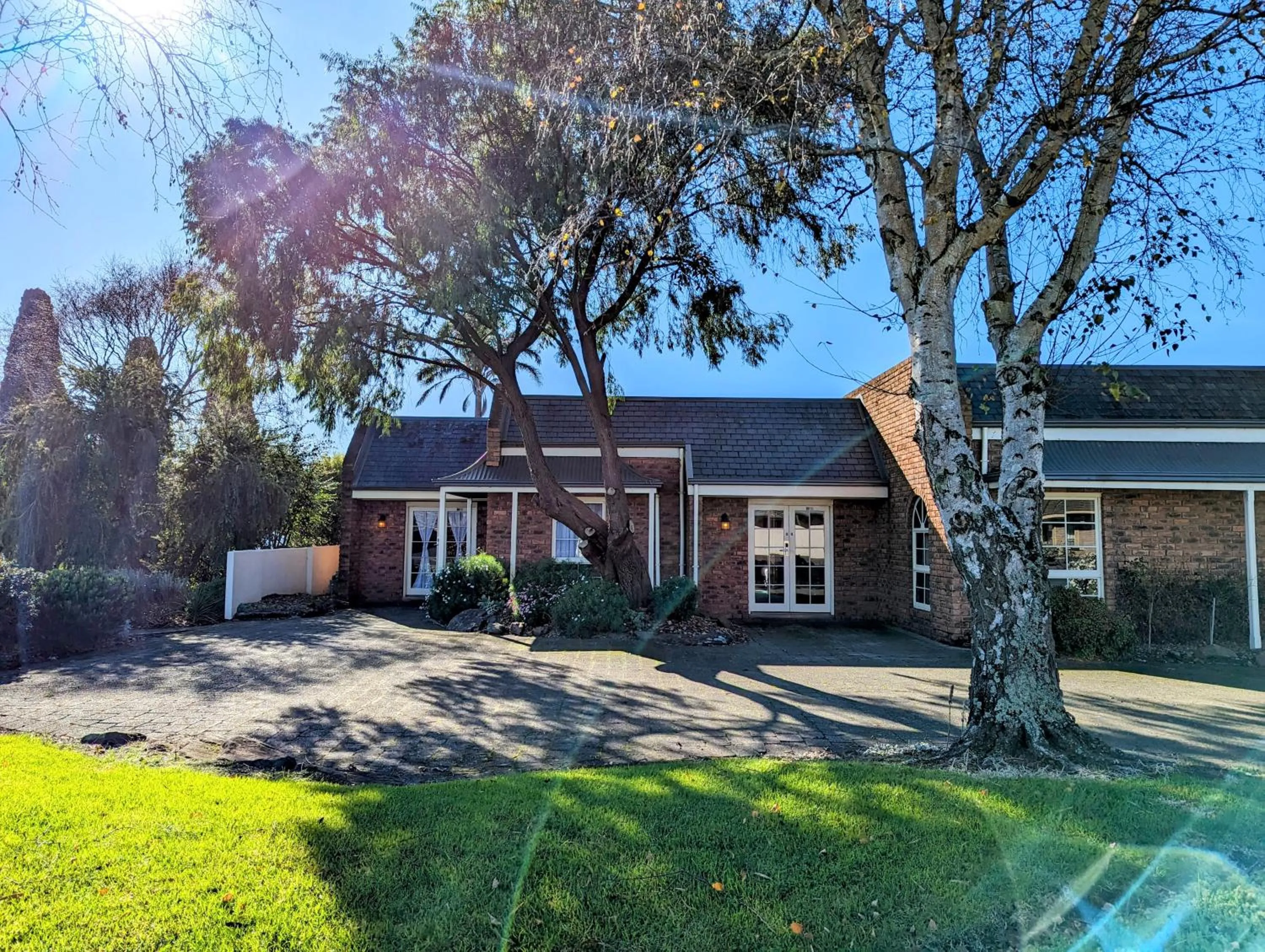 Property building in Arkana Motor Inn & Terrace Apartments