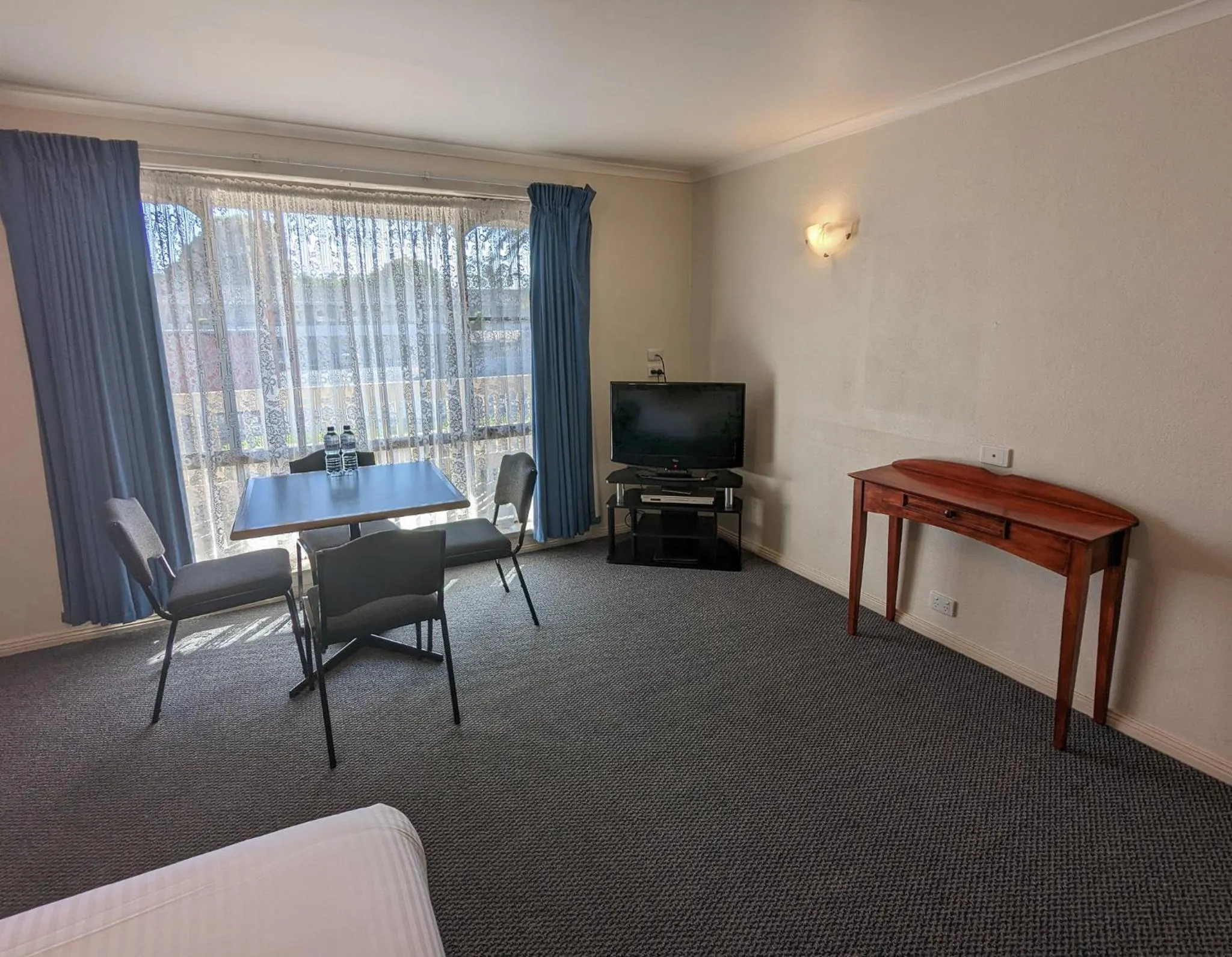 Dining area in Arkana Motor Inn & Terrace Apartments