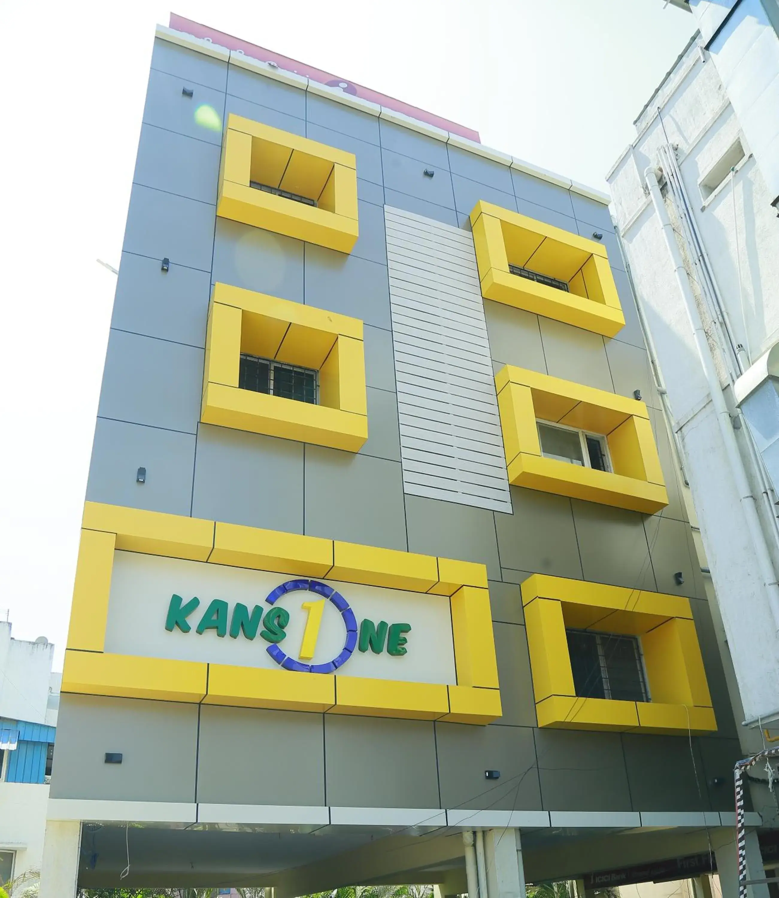 Property building in Kans One Property building in Kans One