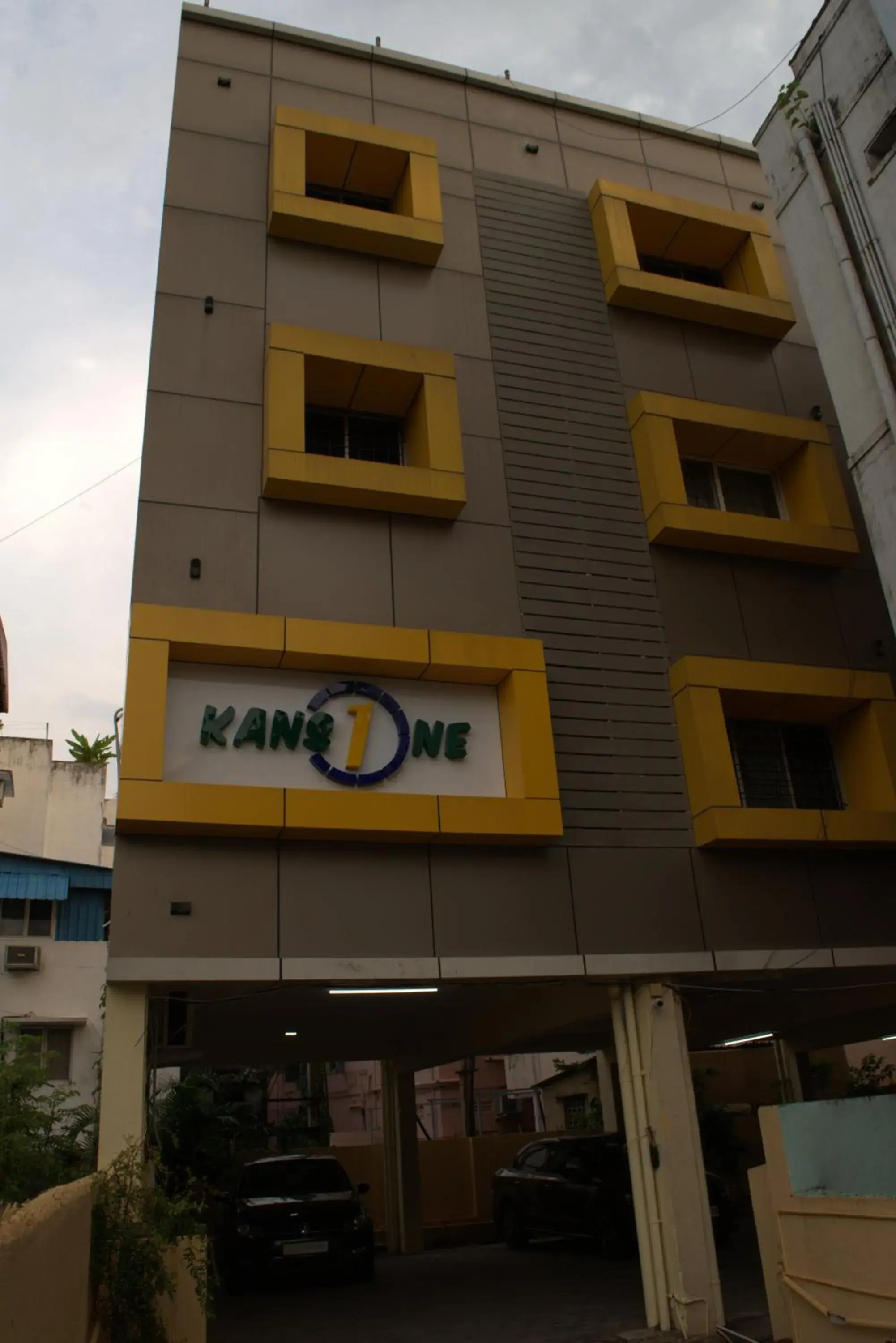 Property building in Kans One Property building in Kans One