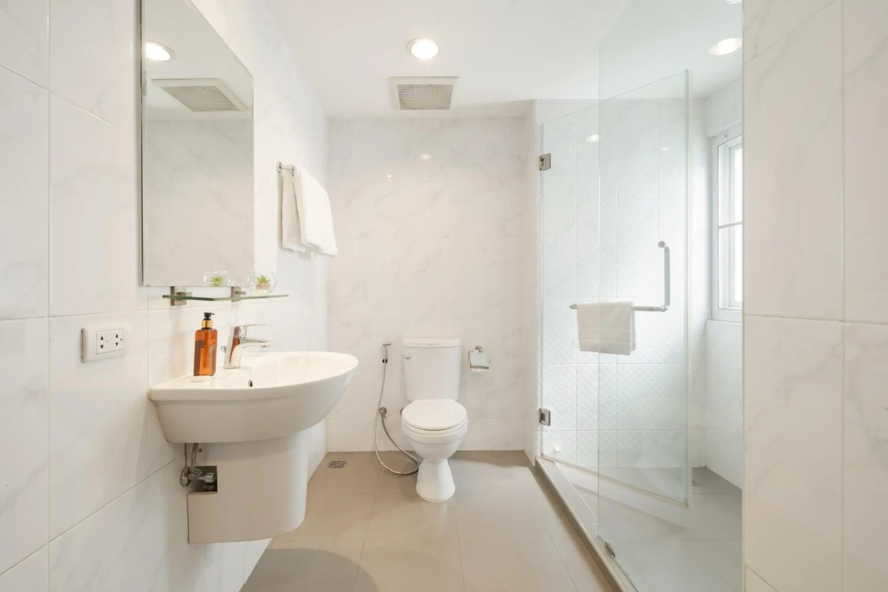 Shower in Aspira Residence Ruamrudee Shower in Aspira Residence Ruamrudee