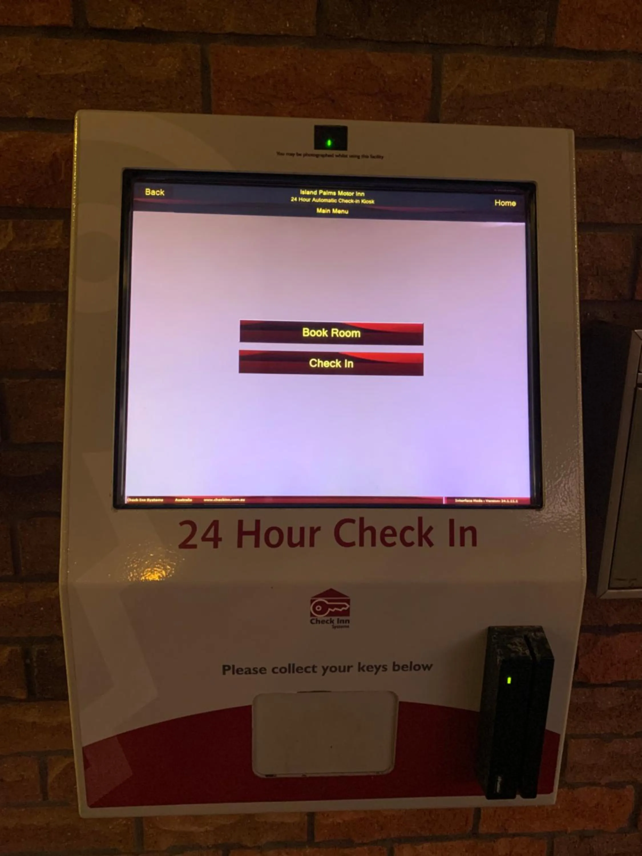 Property building in Island Palms Motor Inn