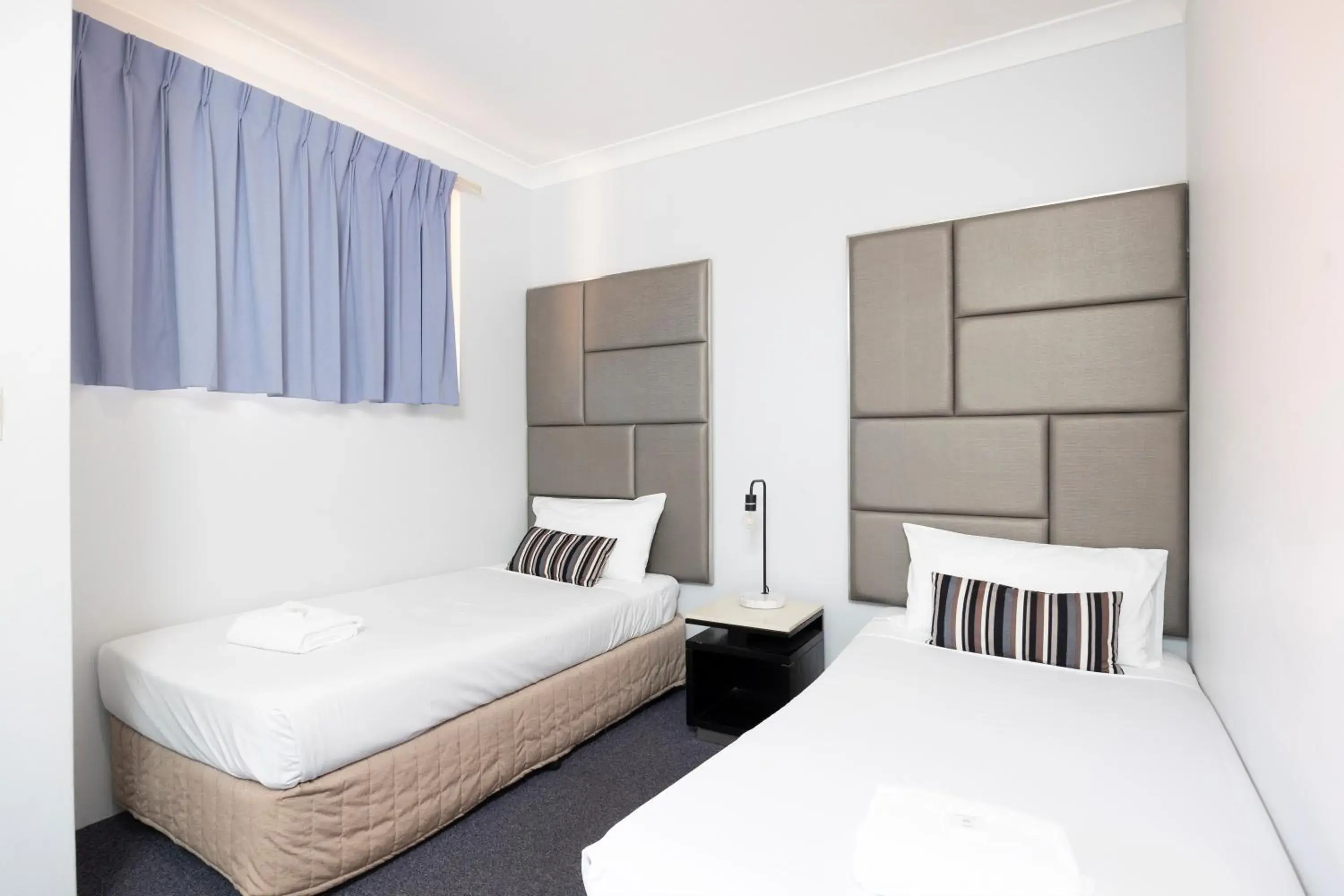 Bedroom, Bed in Island Palms Motor Inn Bedroom, Bed in Island Palms Motor Inn